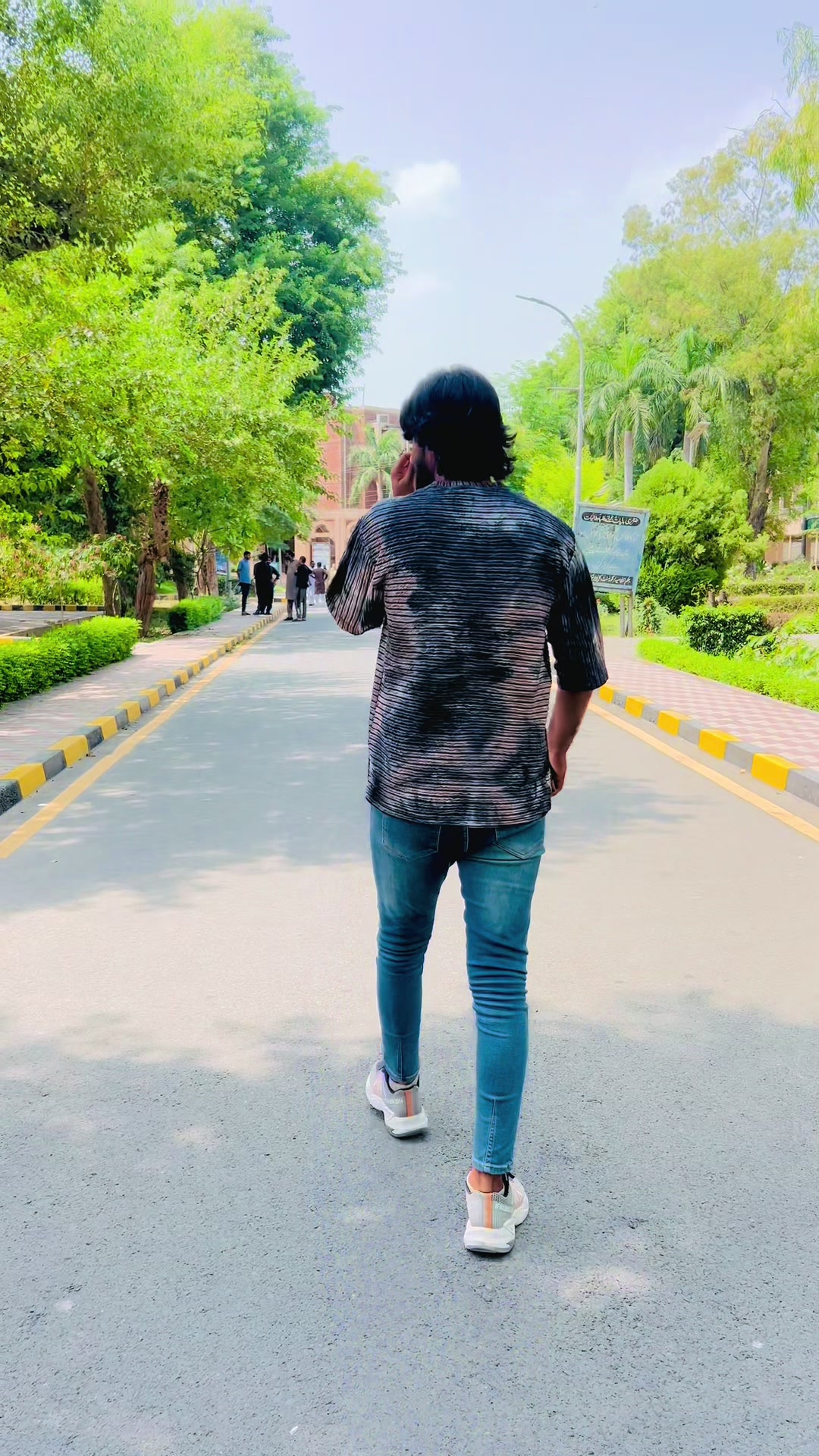 @FaRAZ LakHaN 🏴