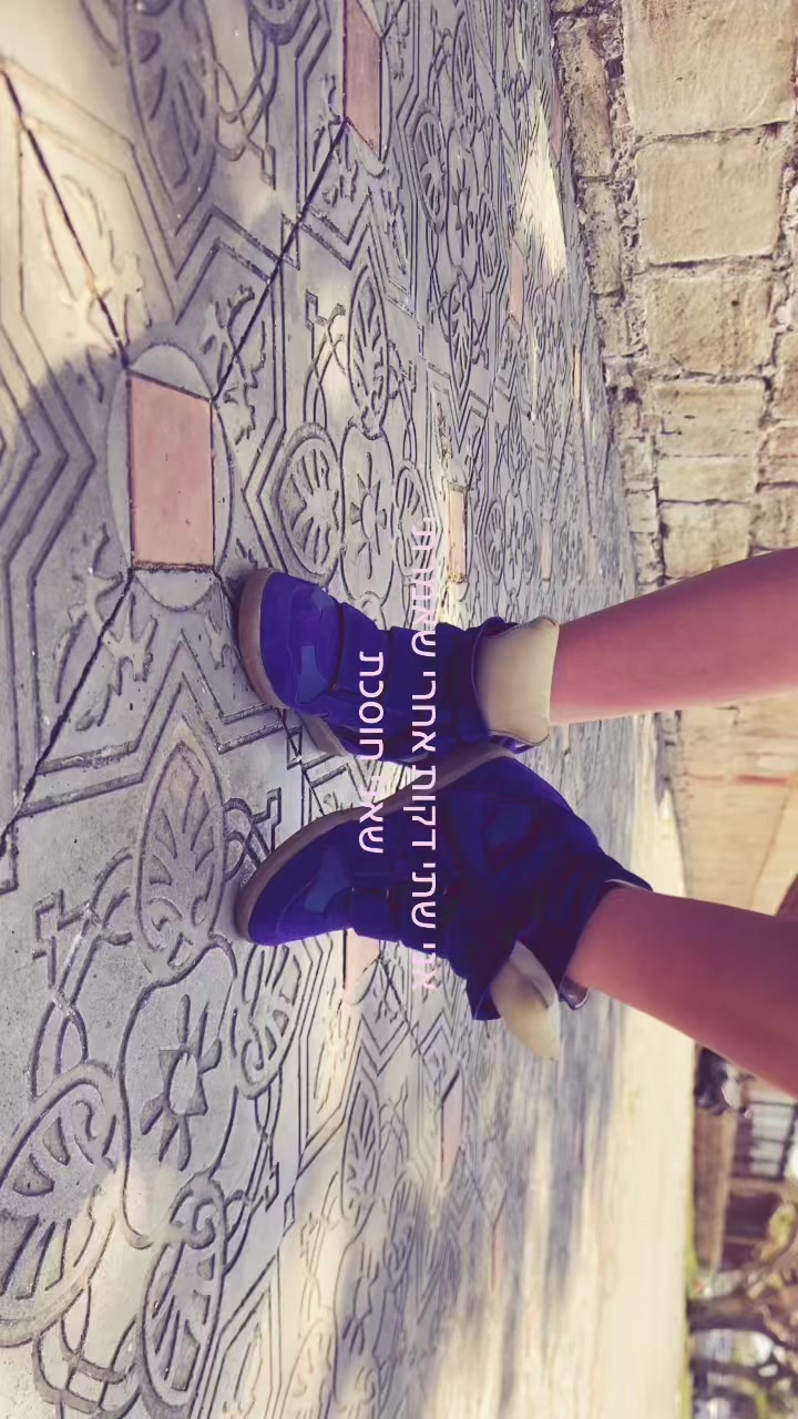@Dumb_blonde
