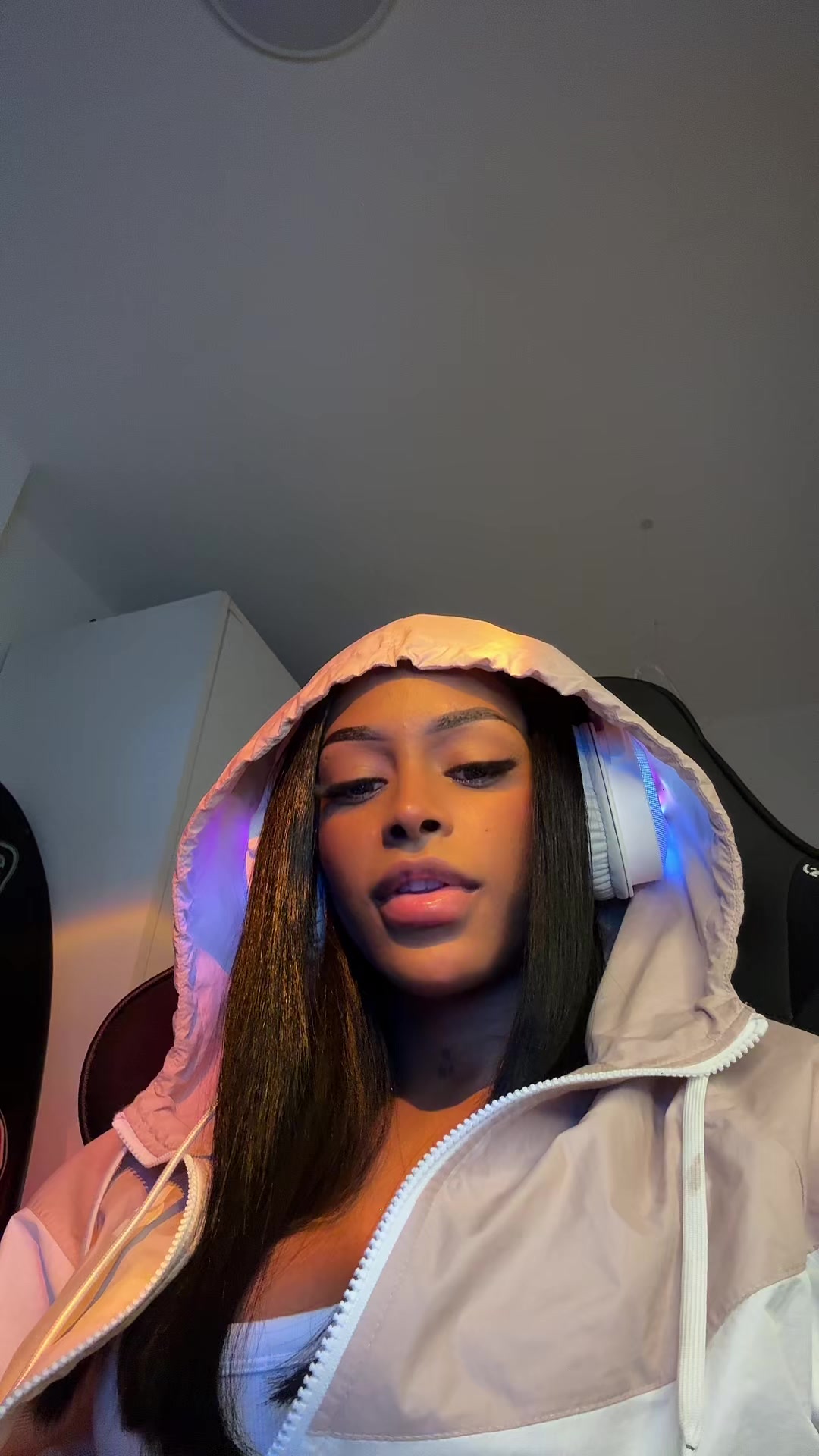 @Victória Simonns