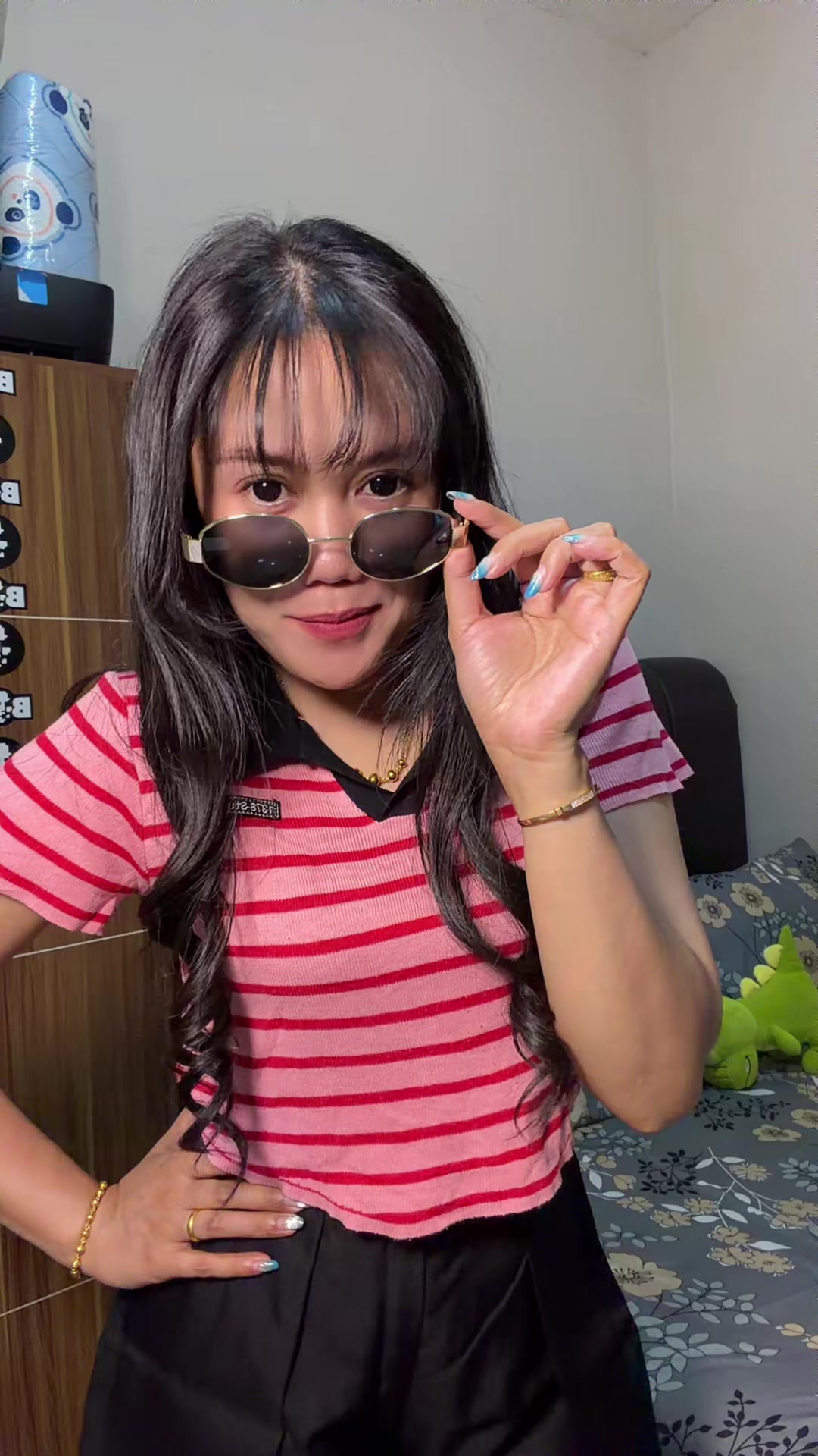 @𝐀𝐩𝐫𝐢 𝐒𝐢𝐡𝐨𝐦𝐛𝐢𝐧𝐠