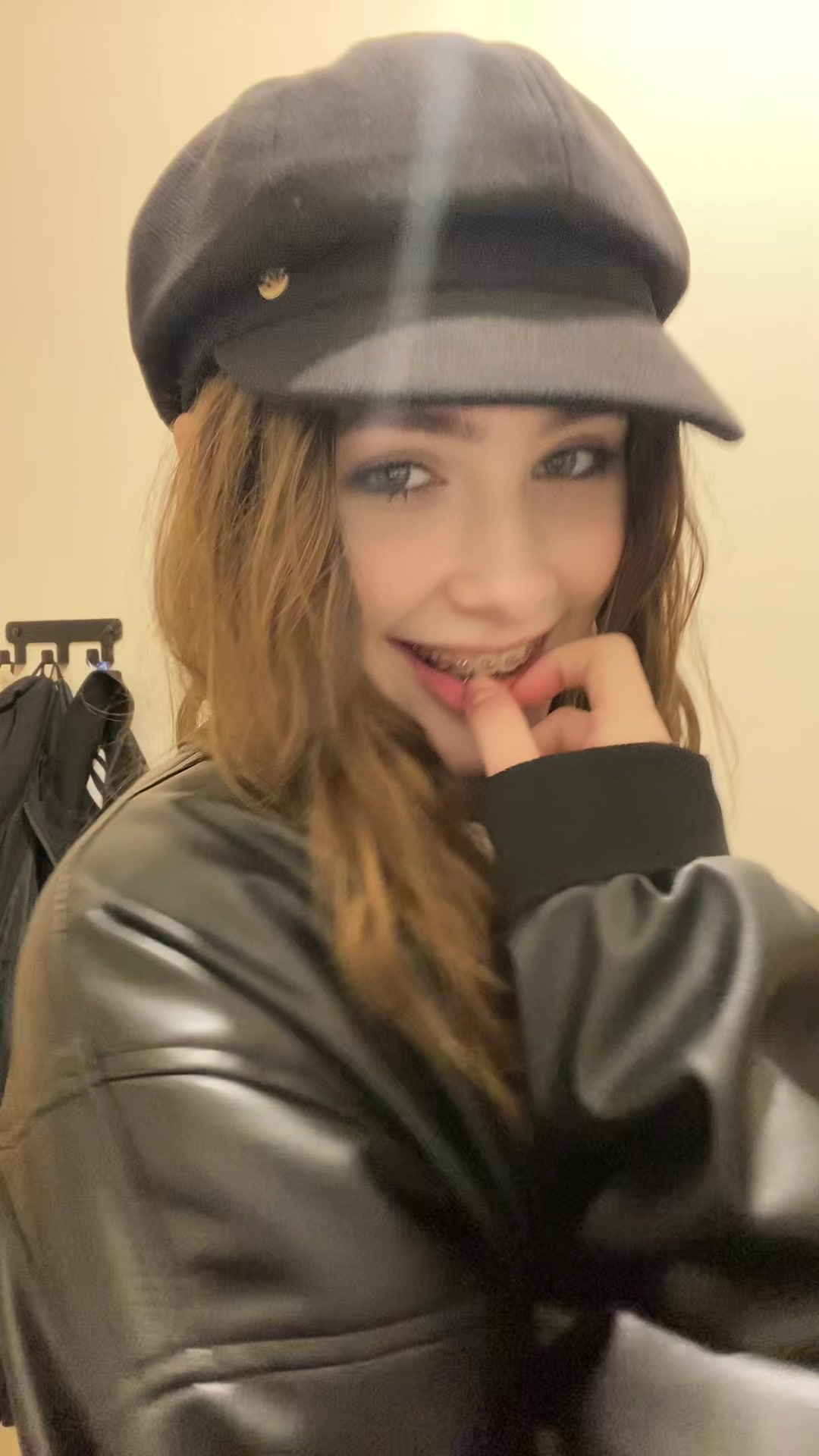 @_littleannenkova