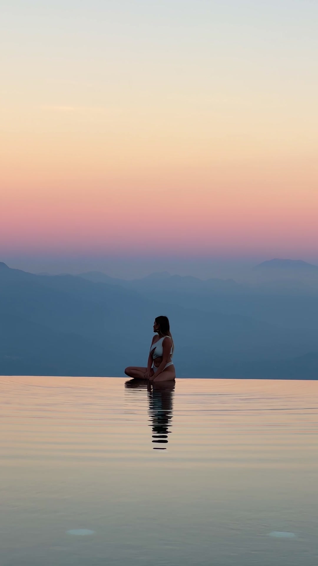 @Aimee Bell - Travel & Life
