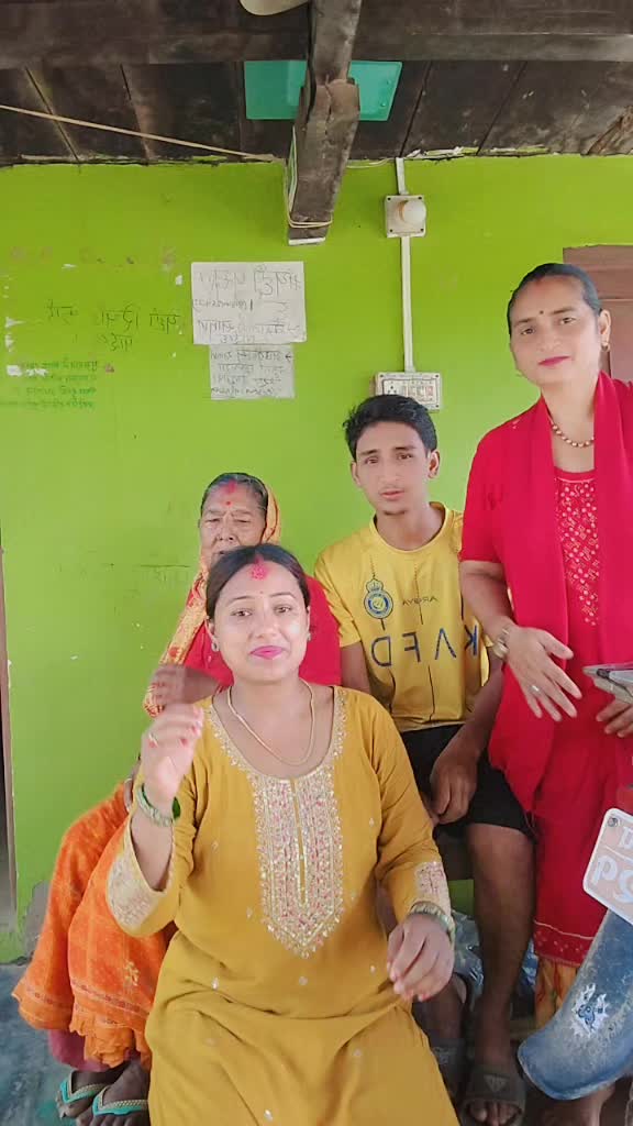 @🇳🇵☘️uma khatri🇳🇵☘️