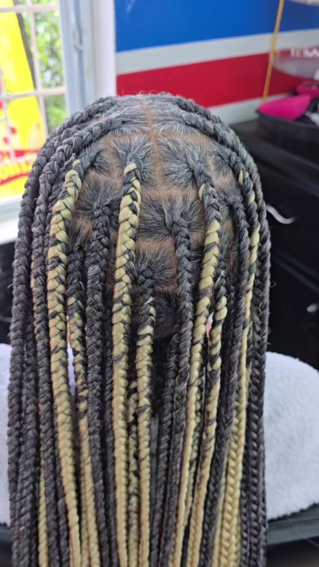 @TheVibezStylistNicole