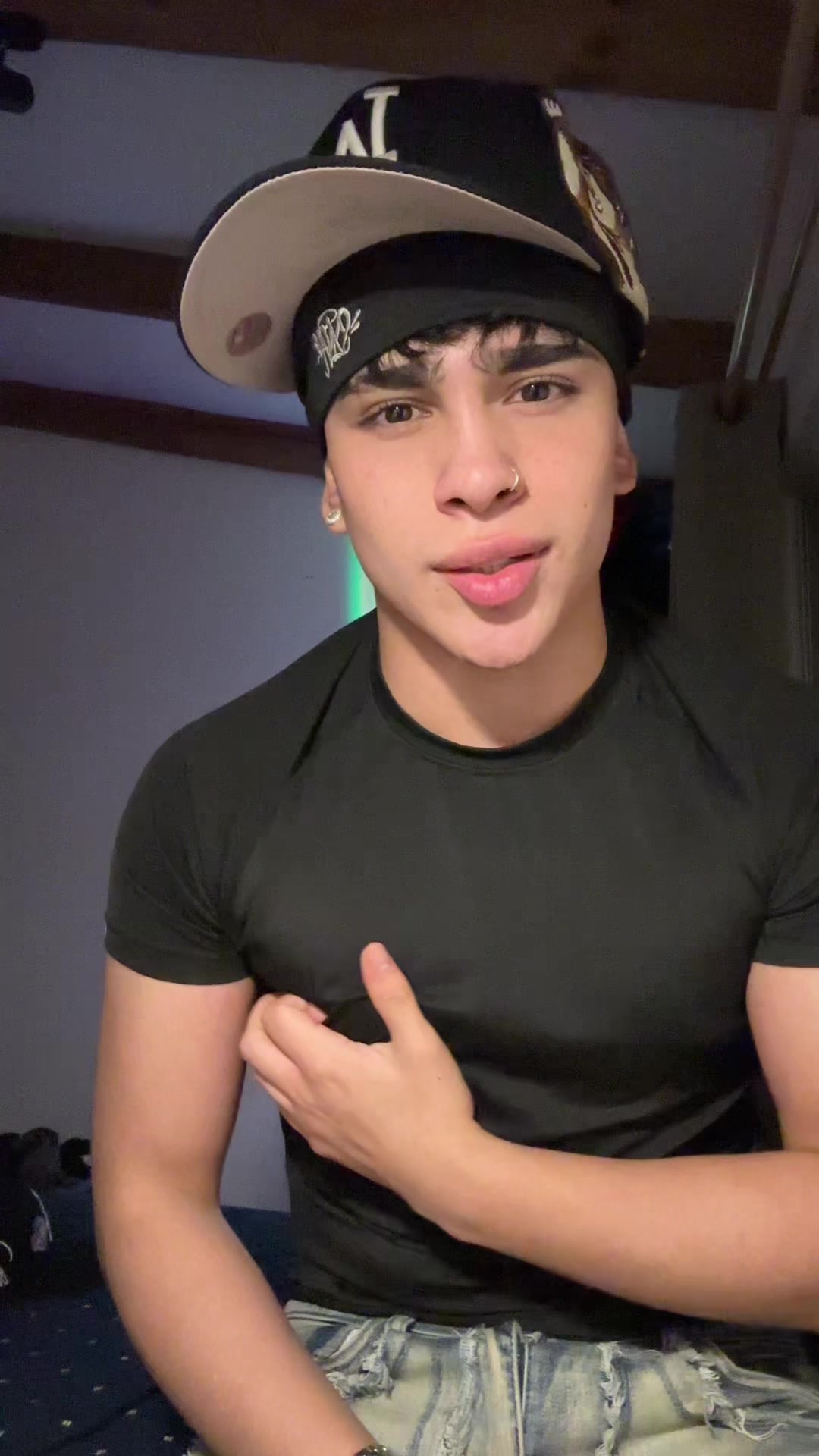 @aleeslr