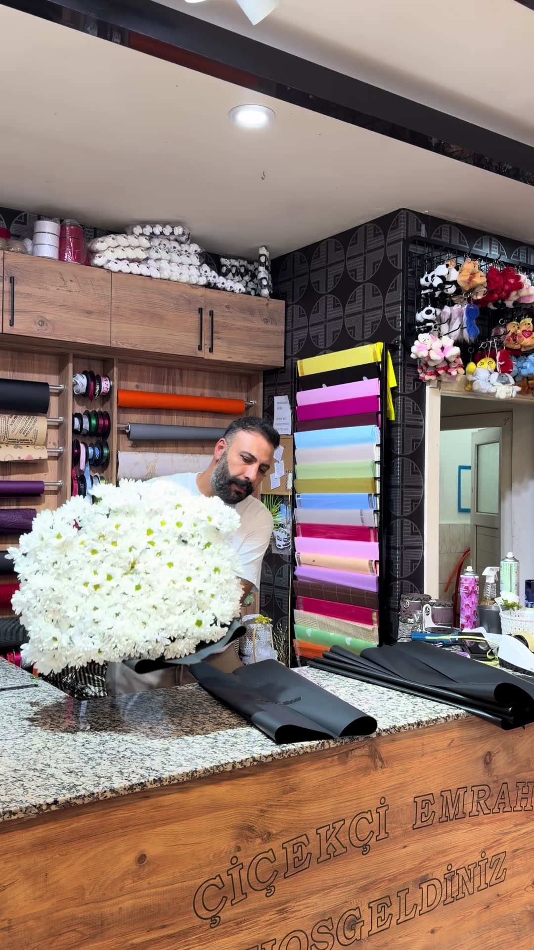 @&Ccedil;i&ccedil;ek&ccedil;i Emrah