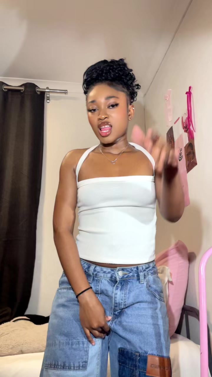 @𝐞𝐫𝐭𝐡𝐲💕