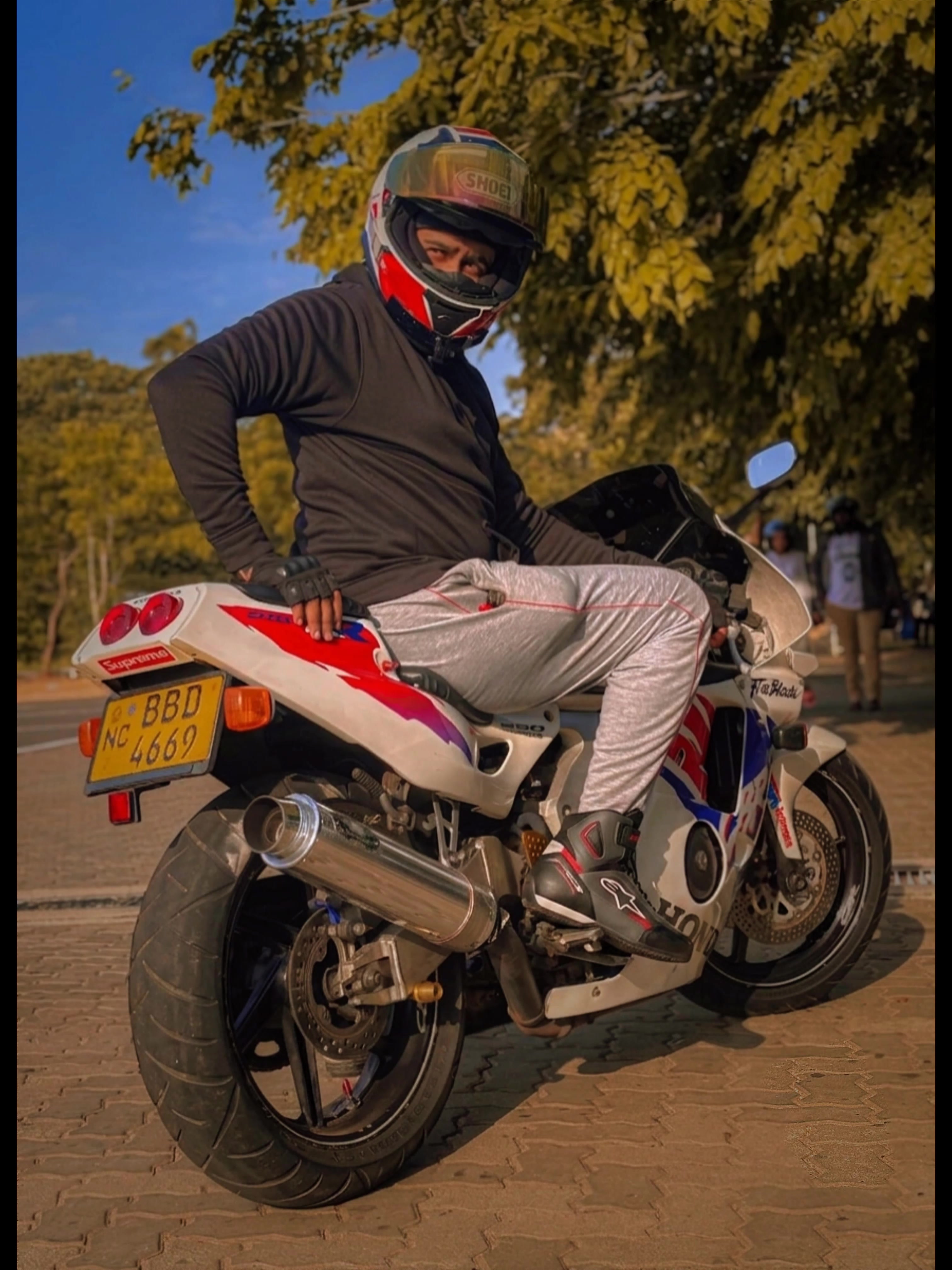 @Naveen Bandara
