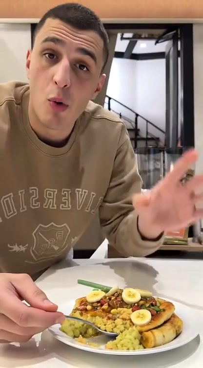 @／(.. .. ..)＼