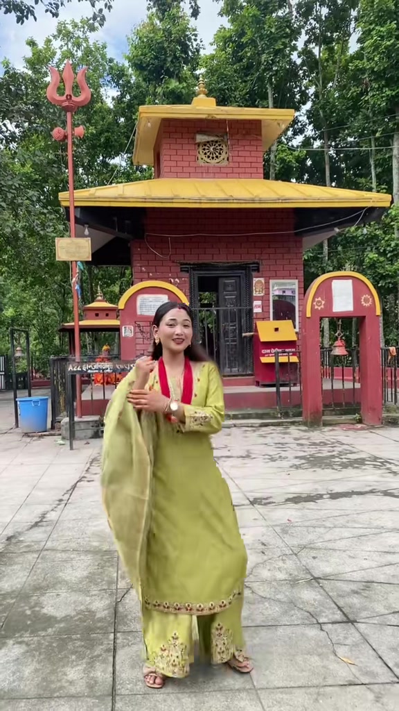 @Meenavlogs