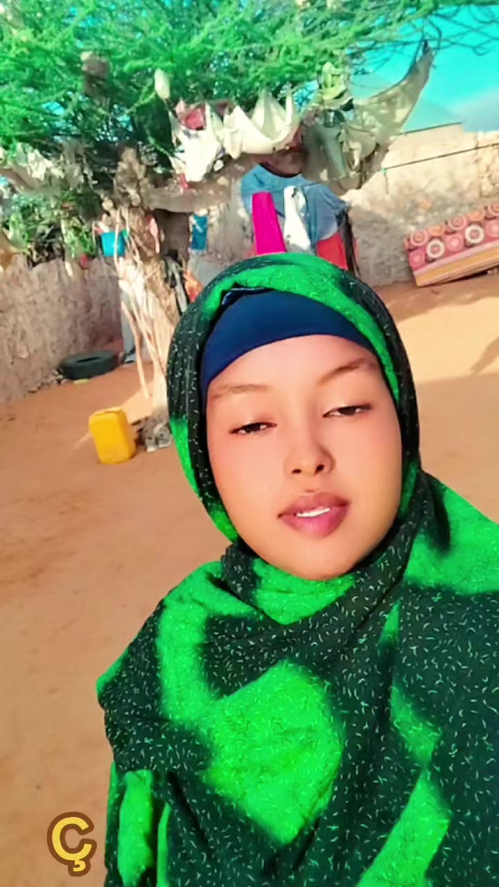 @dhashi reer  ayaanle