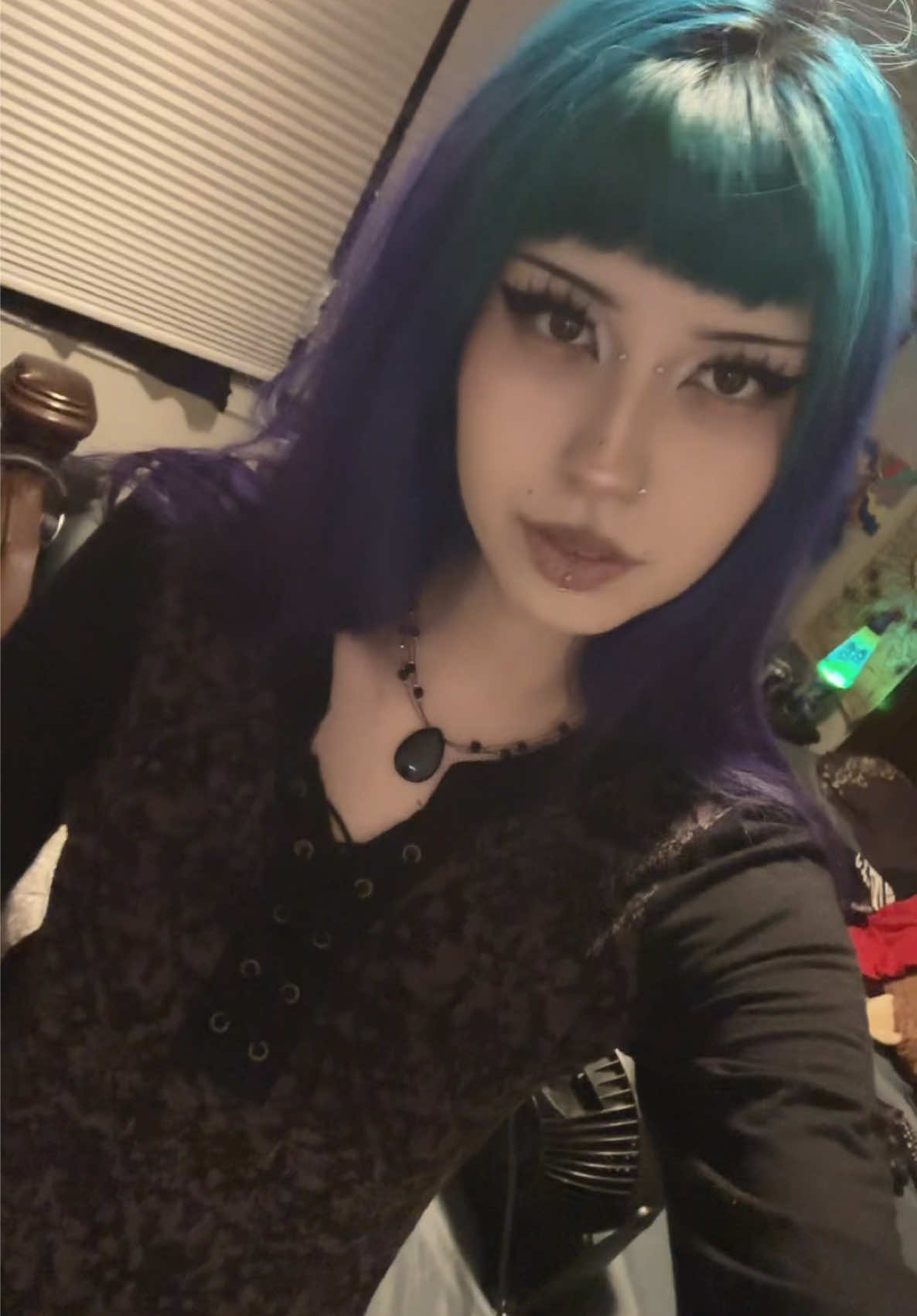 @⟡