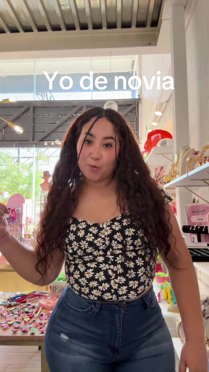 @AlexandraDeLuna_