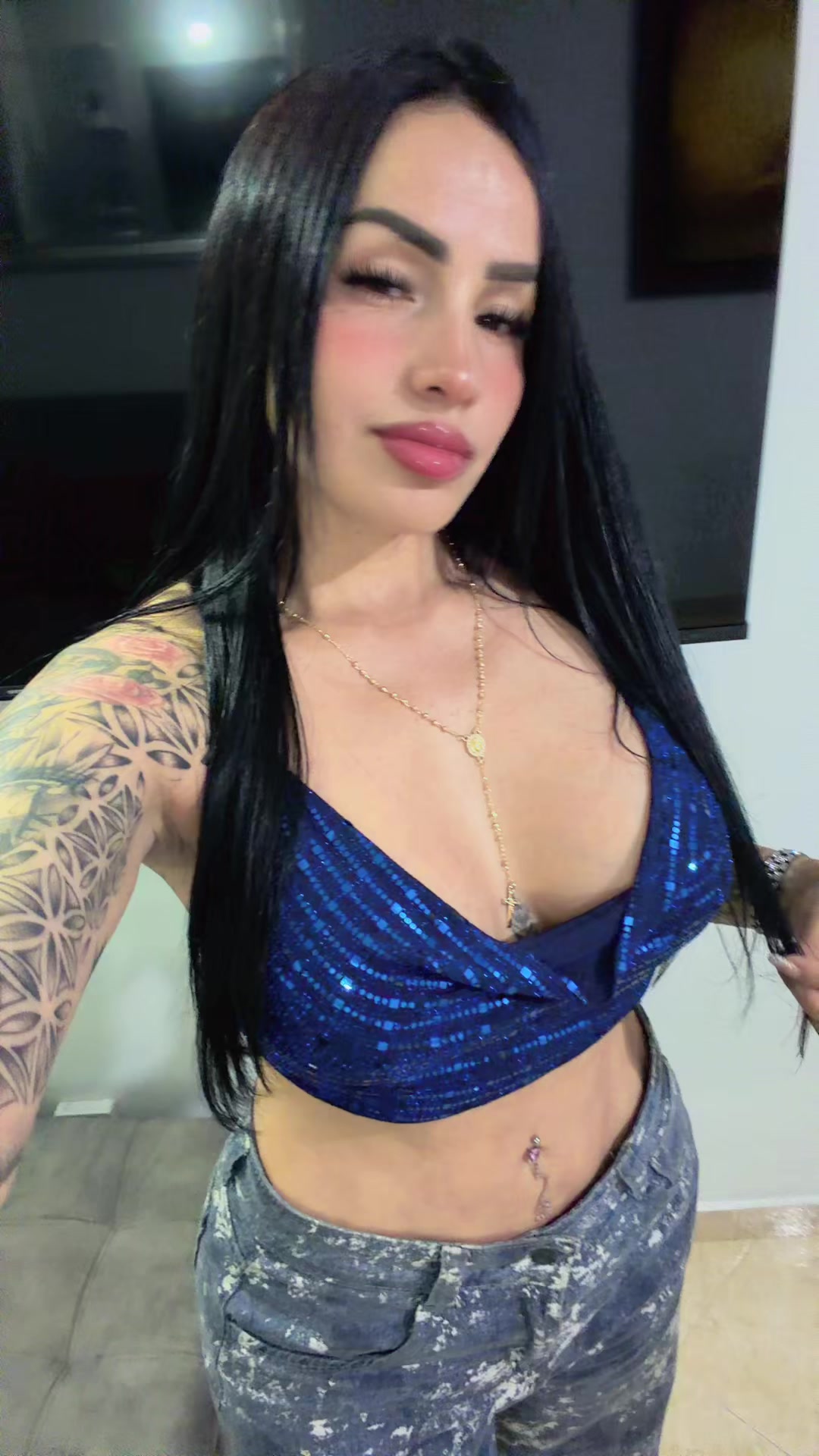 @Alexandra Santafe 👑te sigue