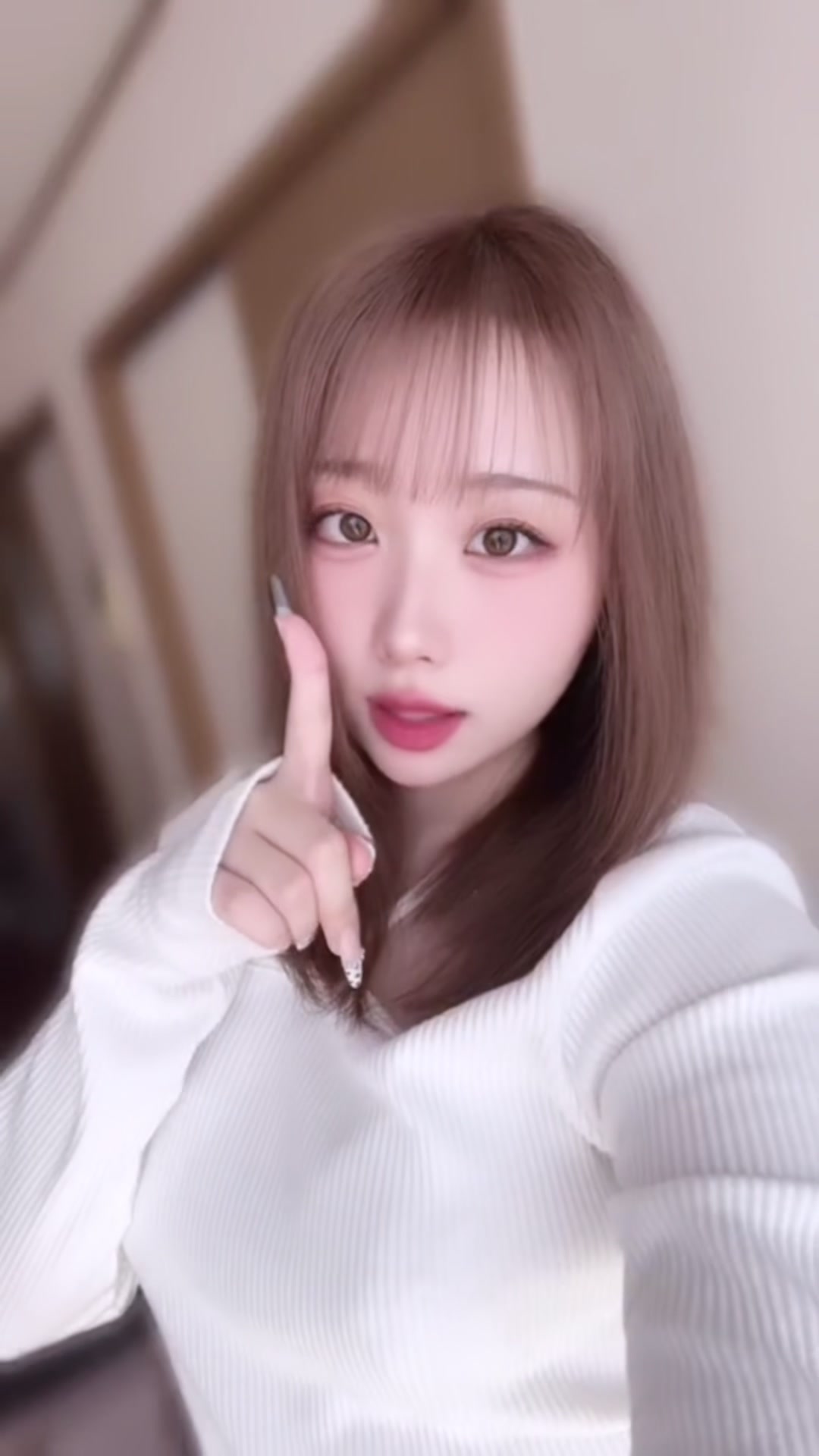 @にこ
