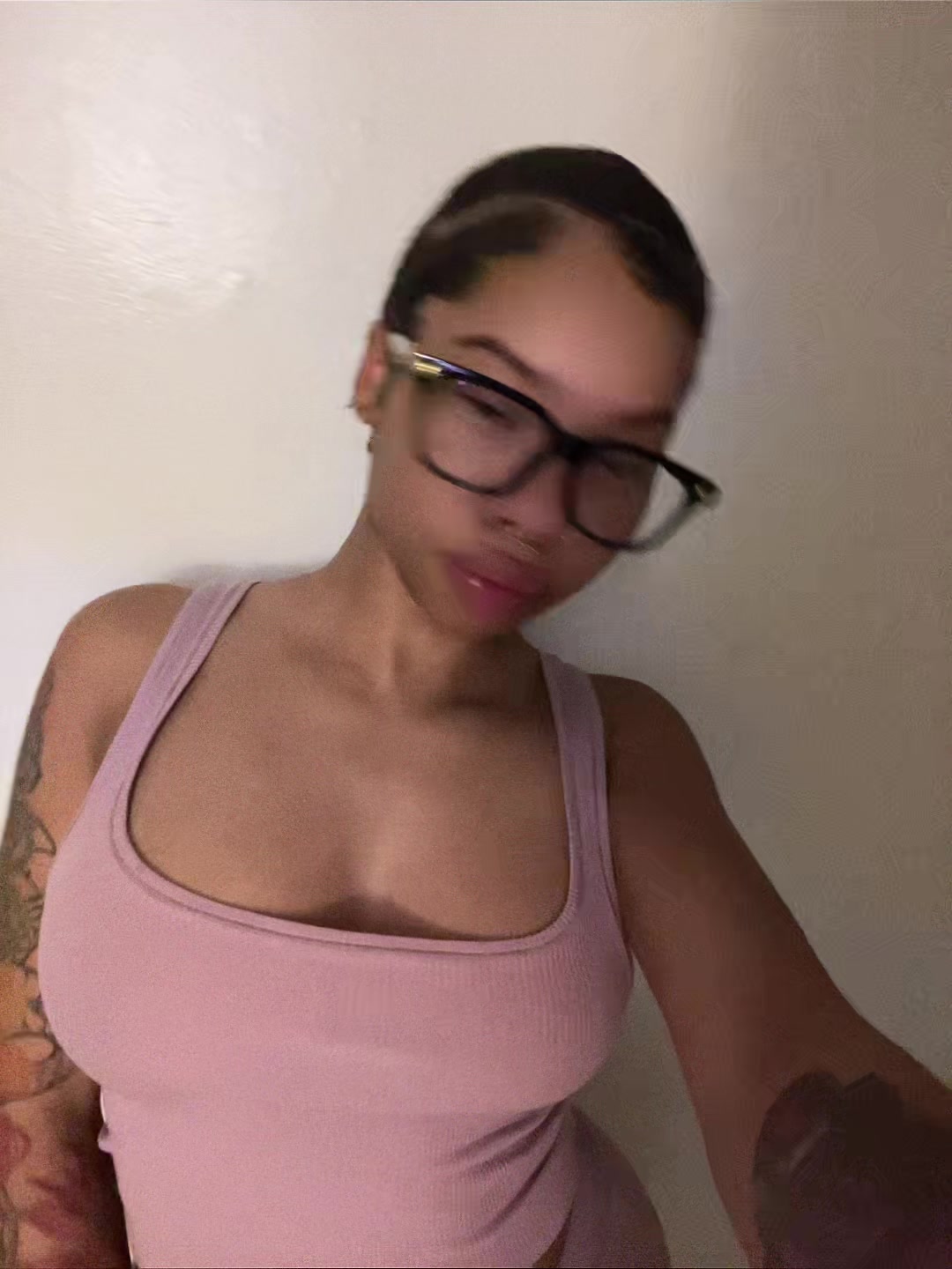 @ʎzɐɹqxɐuuɐǝʅʅᴉ🫦