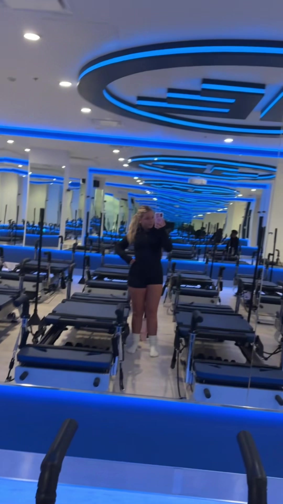 @thecarliedavis