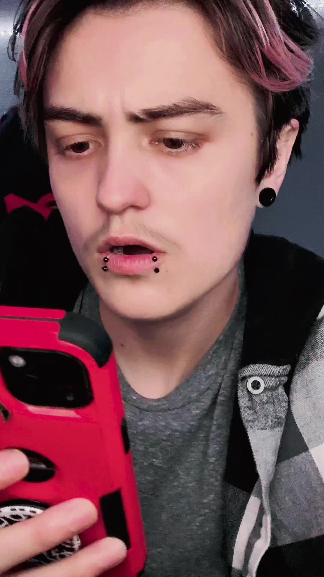@Maxatron