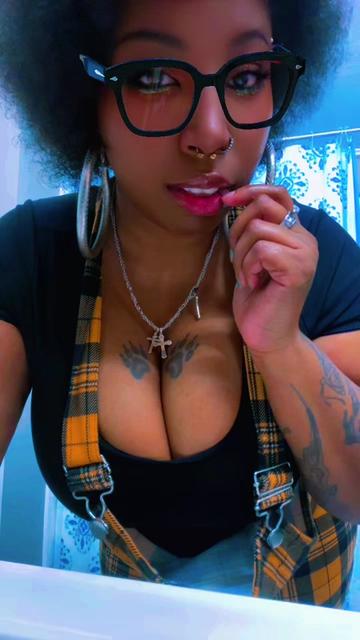 @𓀏🐾BIGG 𝒫URR👁️⃤💦