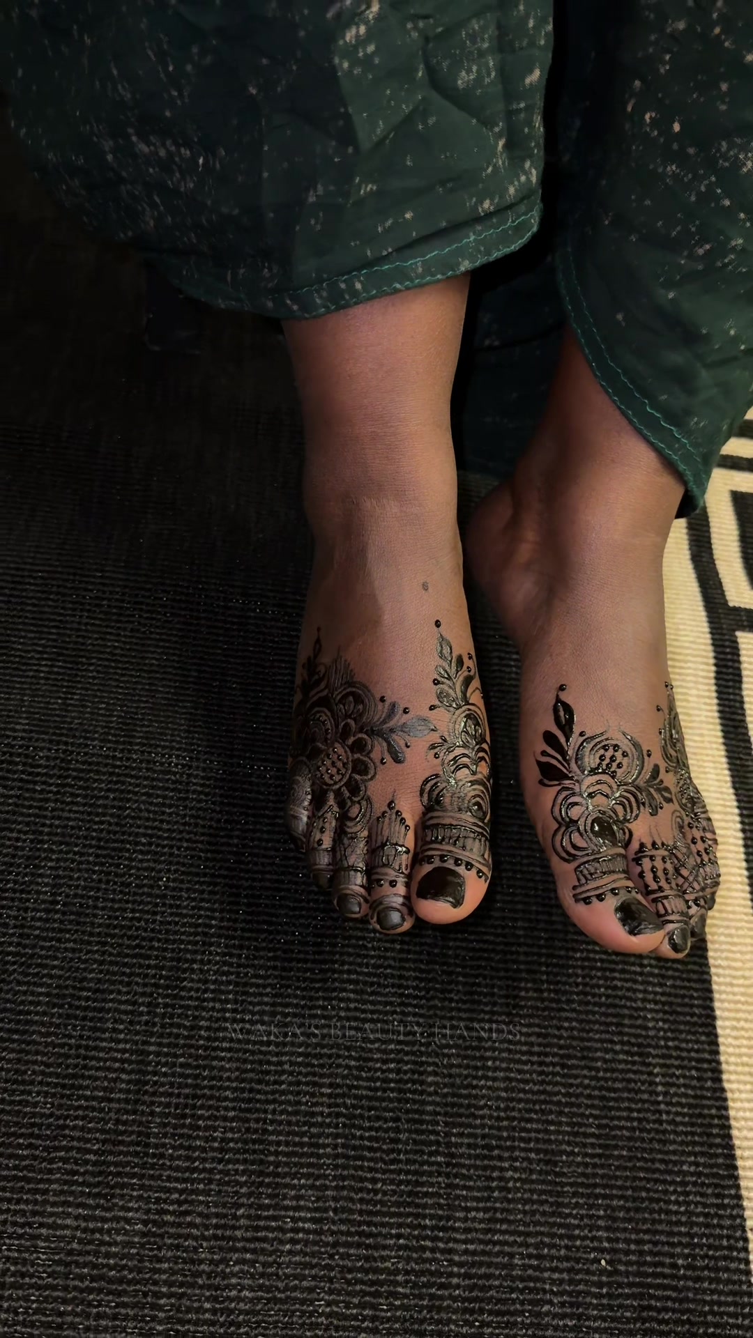 @| Waka’s Beauty Hands |