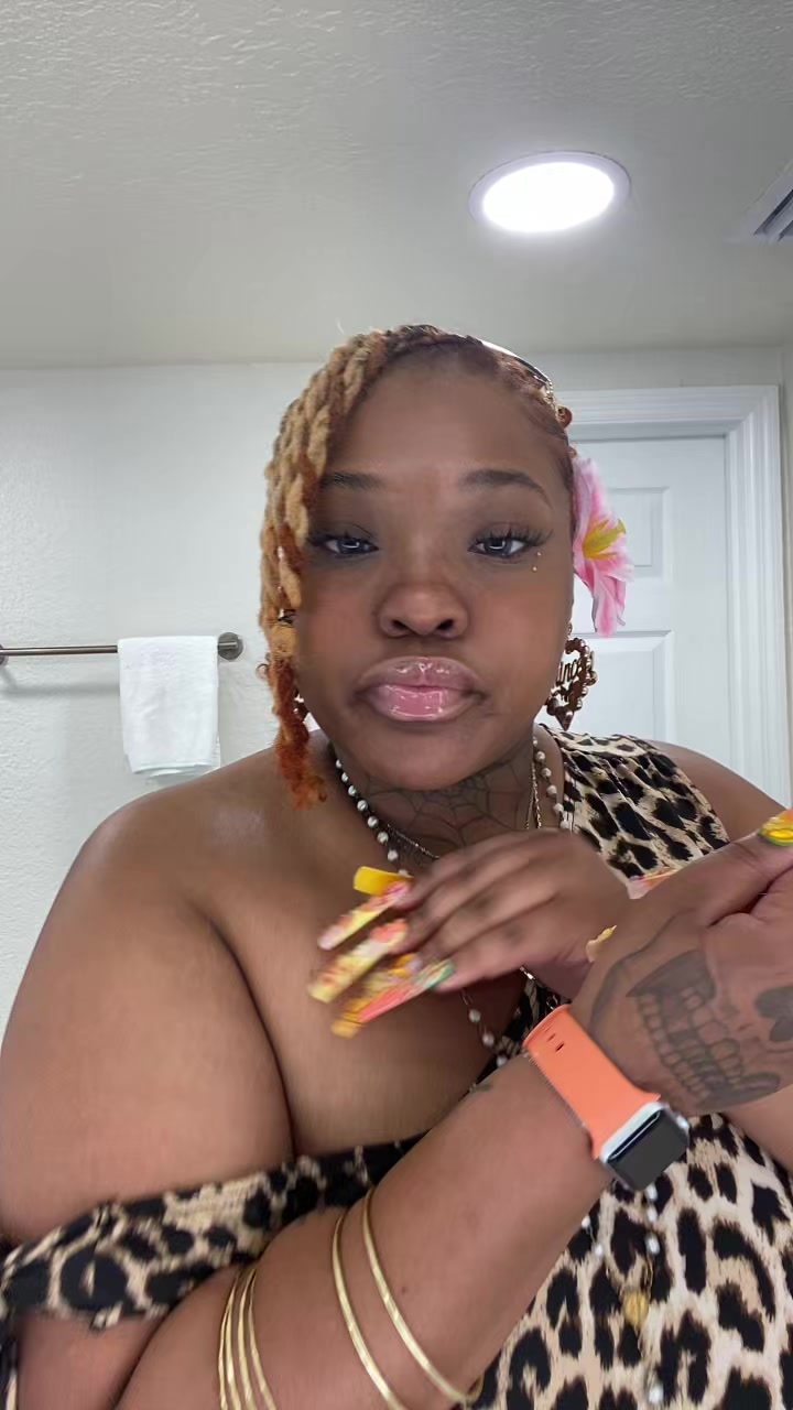 @azariaa 👩🏽&zwj;🦰