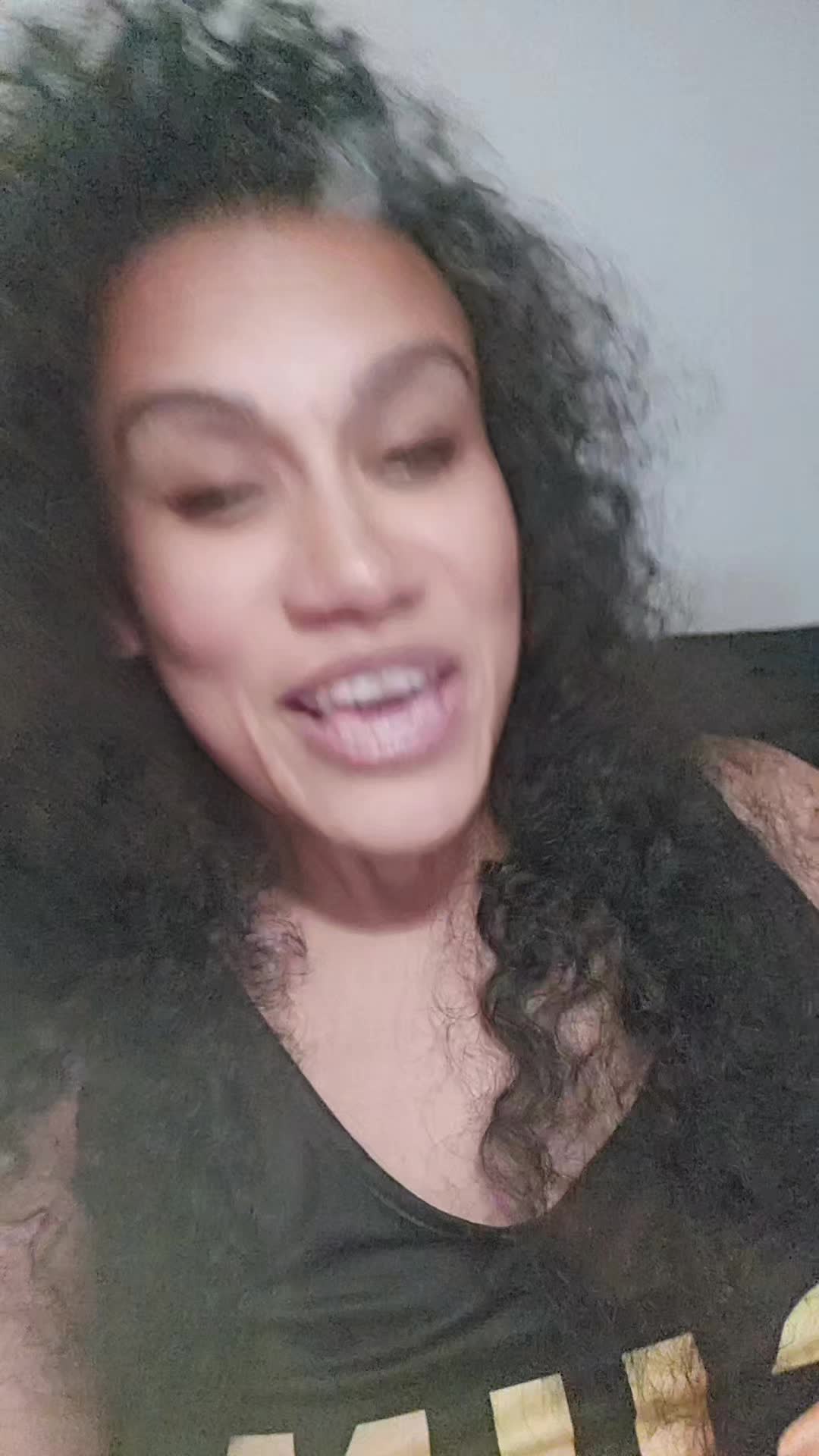 @QueenBee 👑🐝