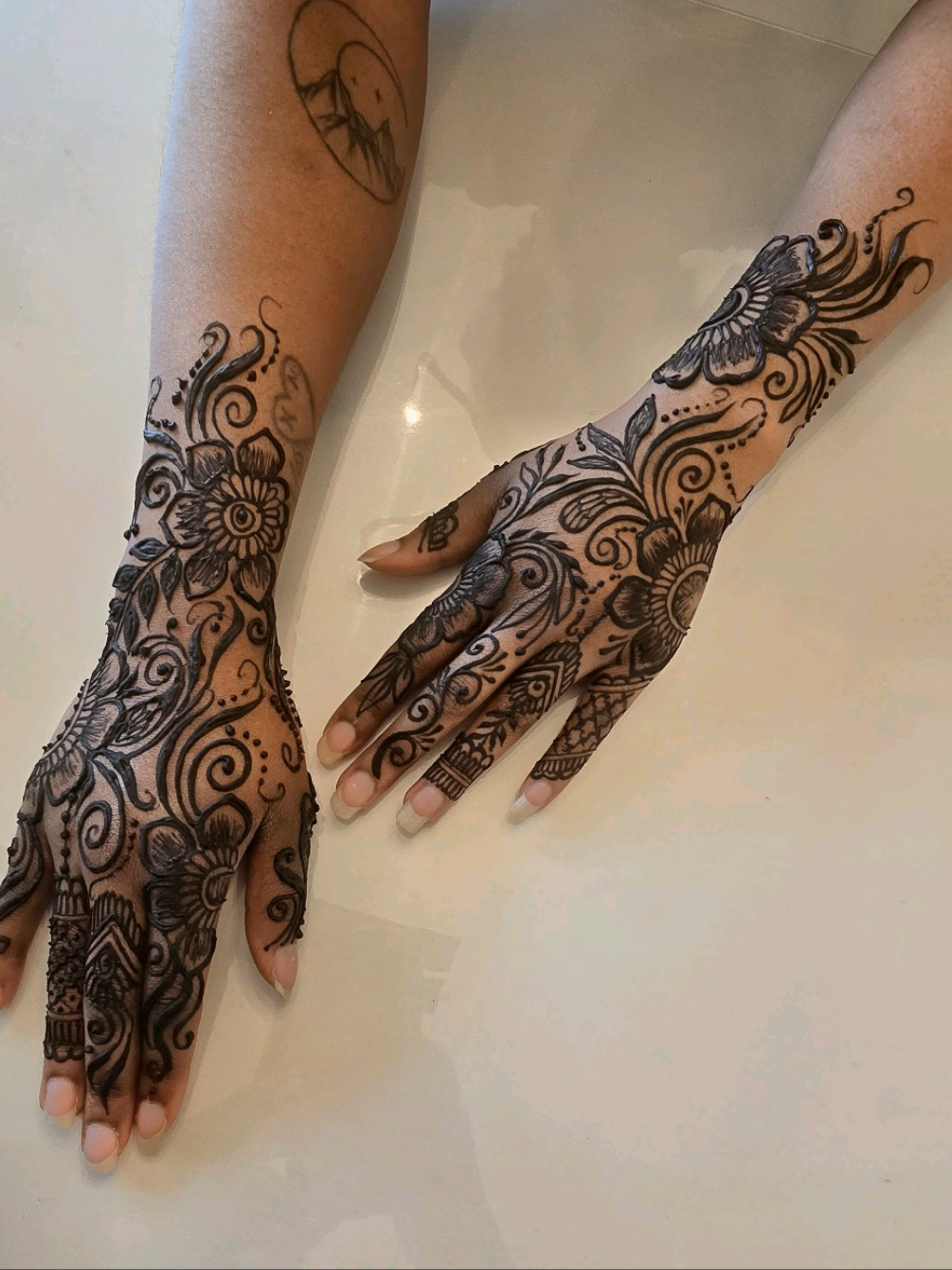 @essentialhenna