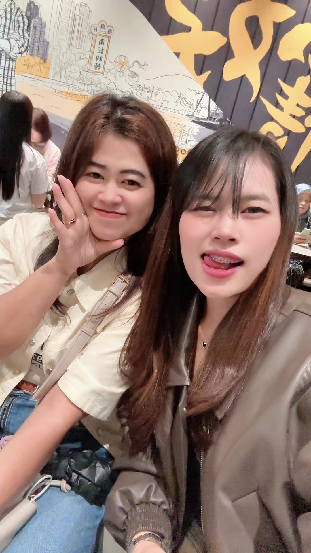 @๐ฅ๐ค