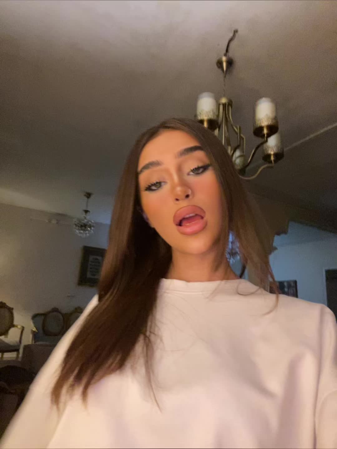 @hellenaslh