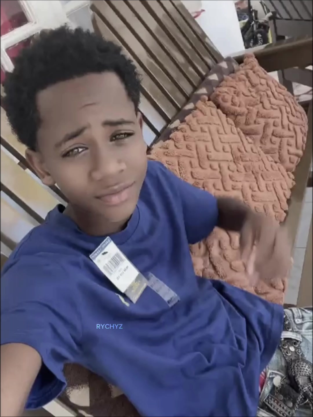 @T😻.