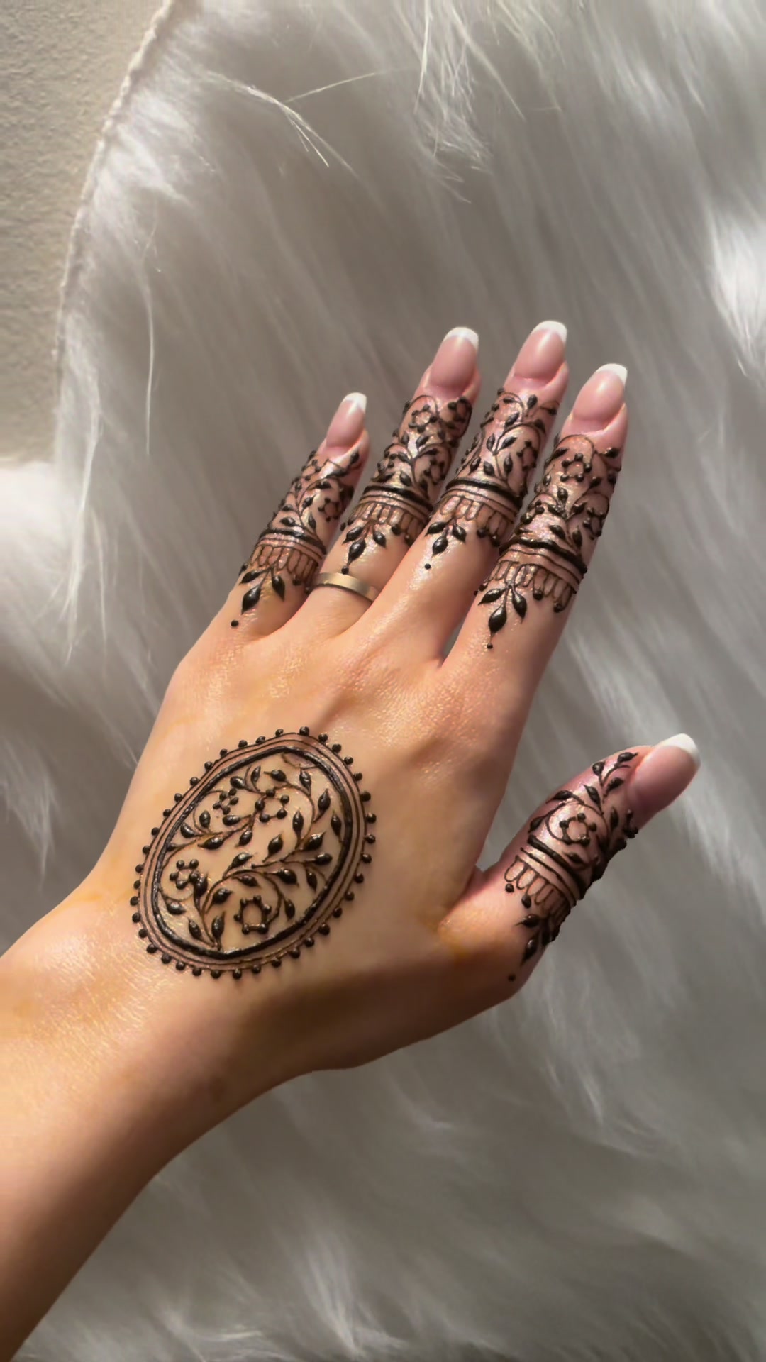 @charmsofmehandi