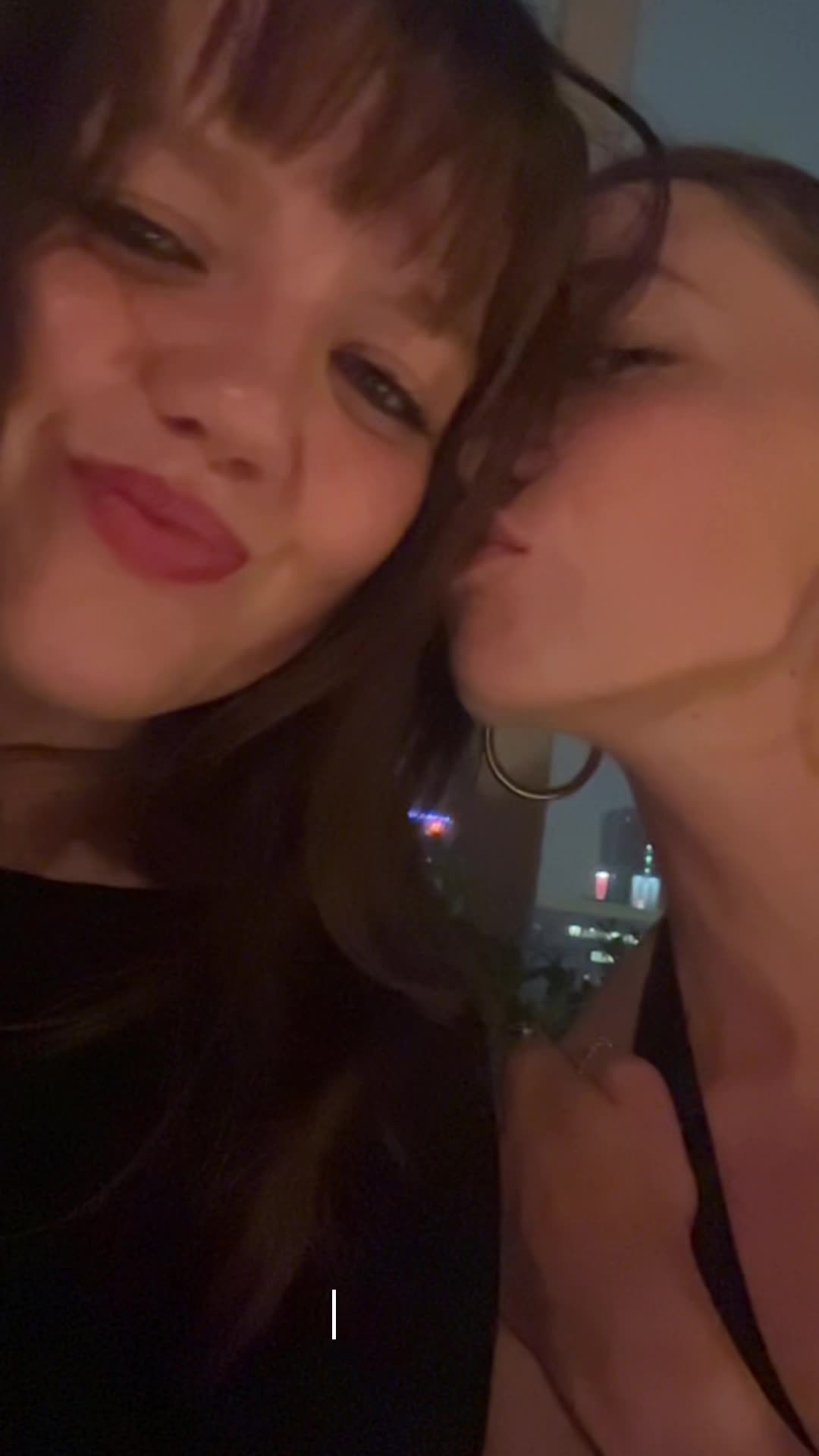 @Ayv