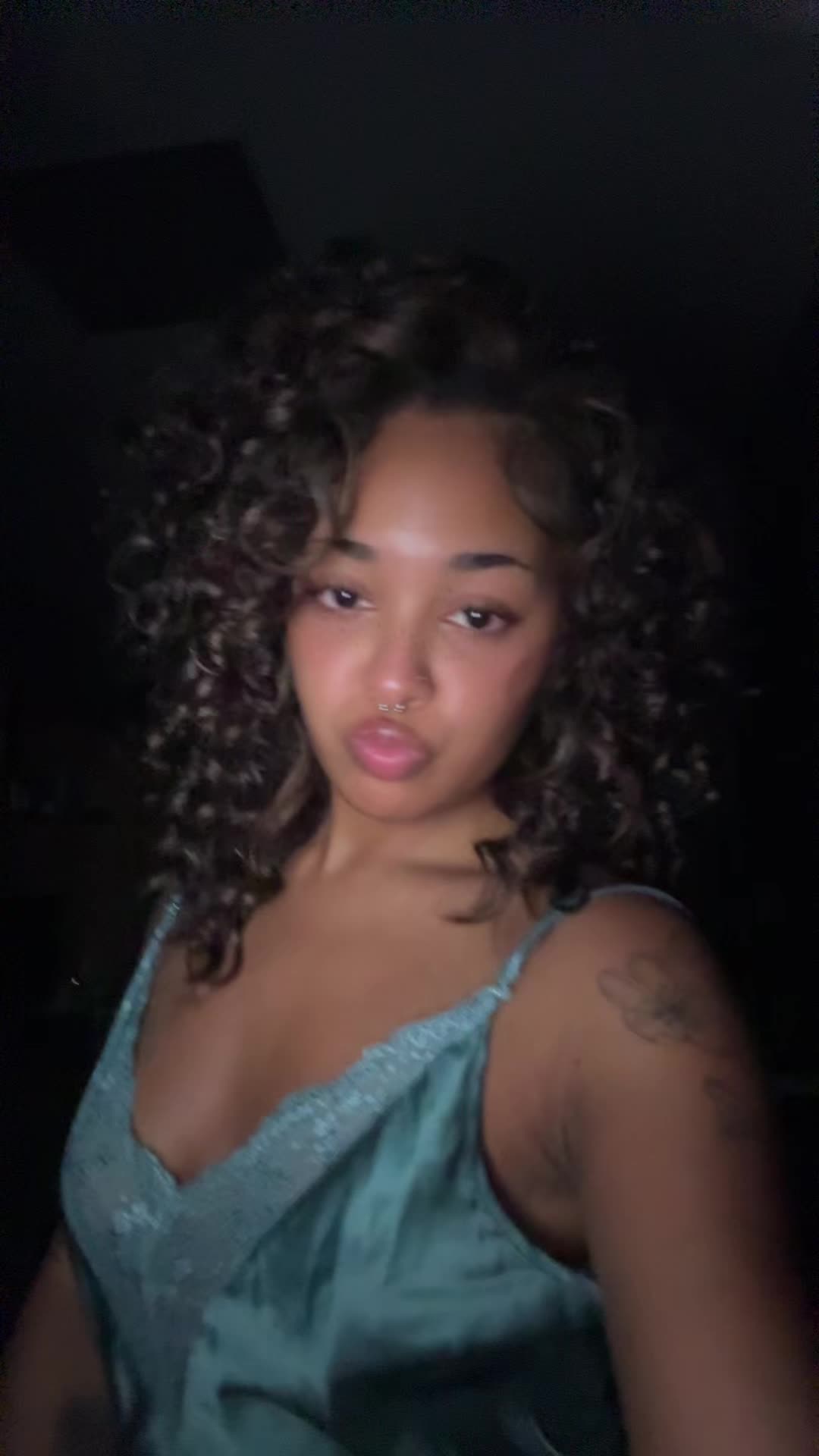 @🫦