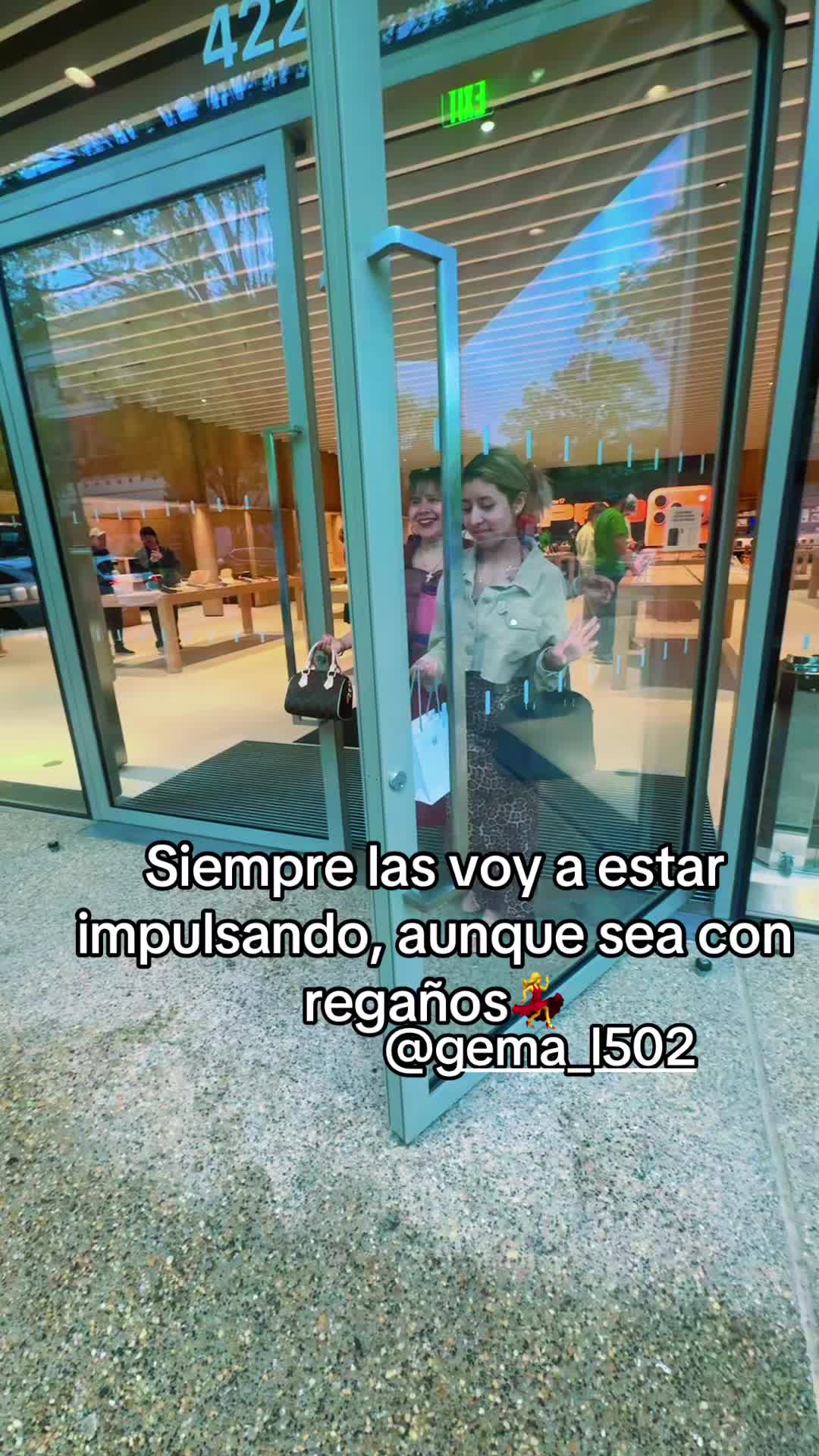 @Elena De León