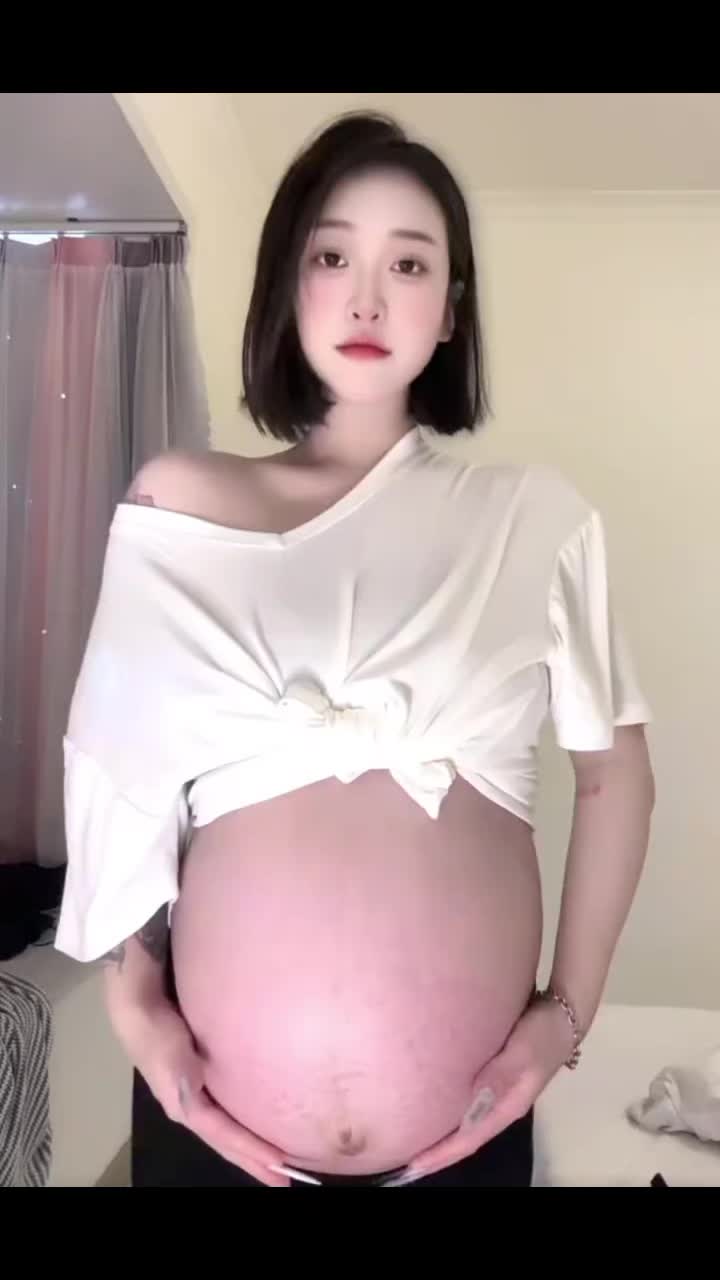 @Pregnant _adeline