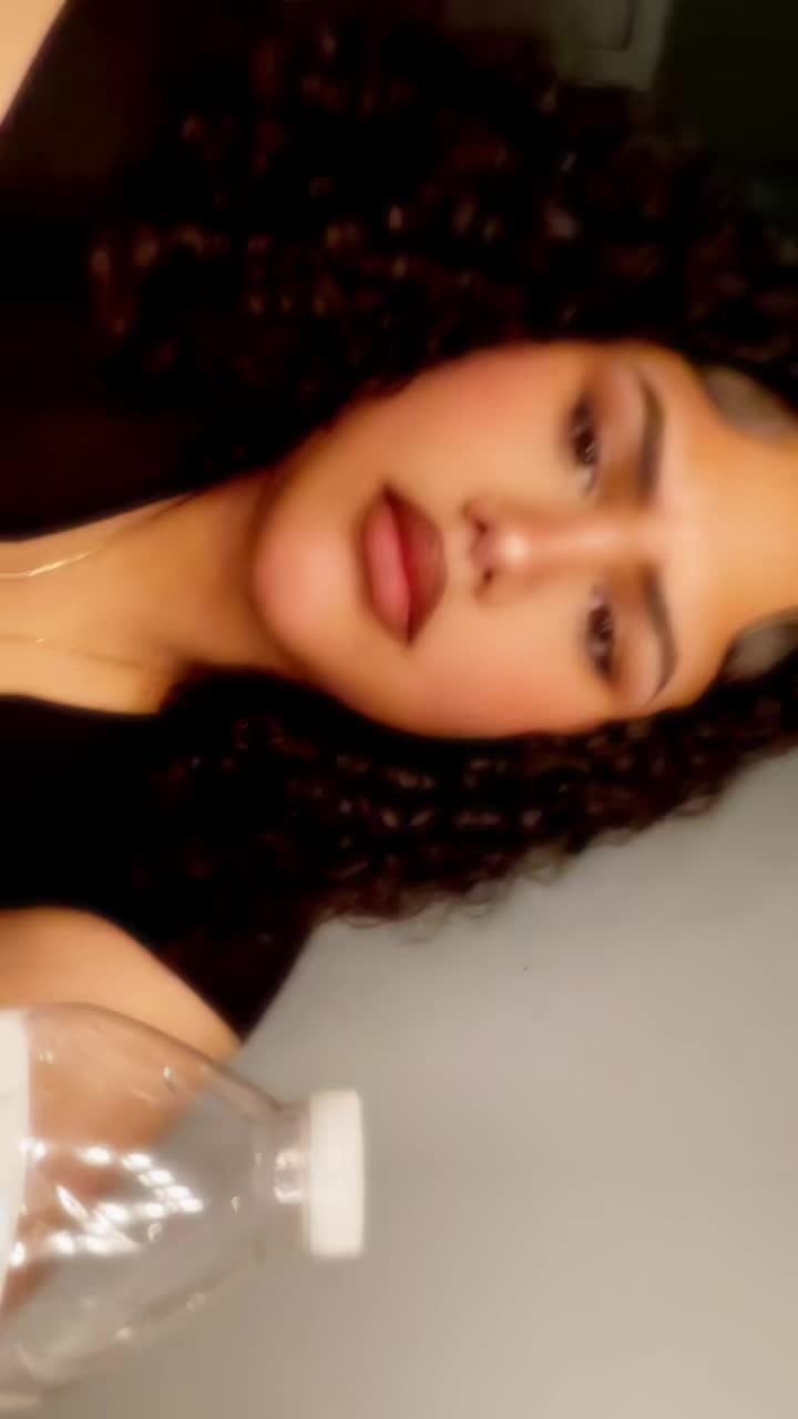 @curlyhead.Jada