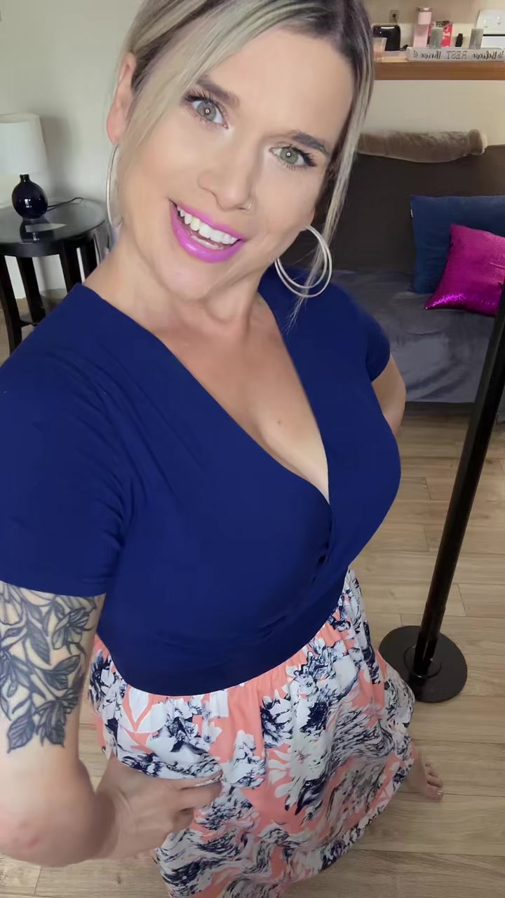 @Hotmomvibes