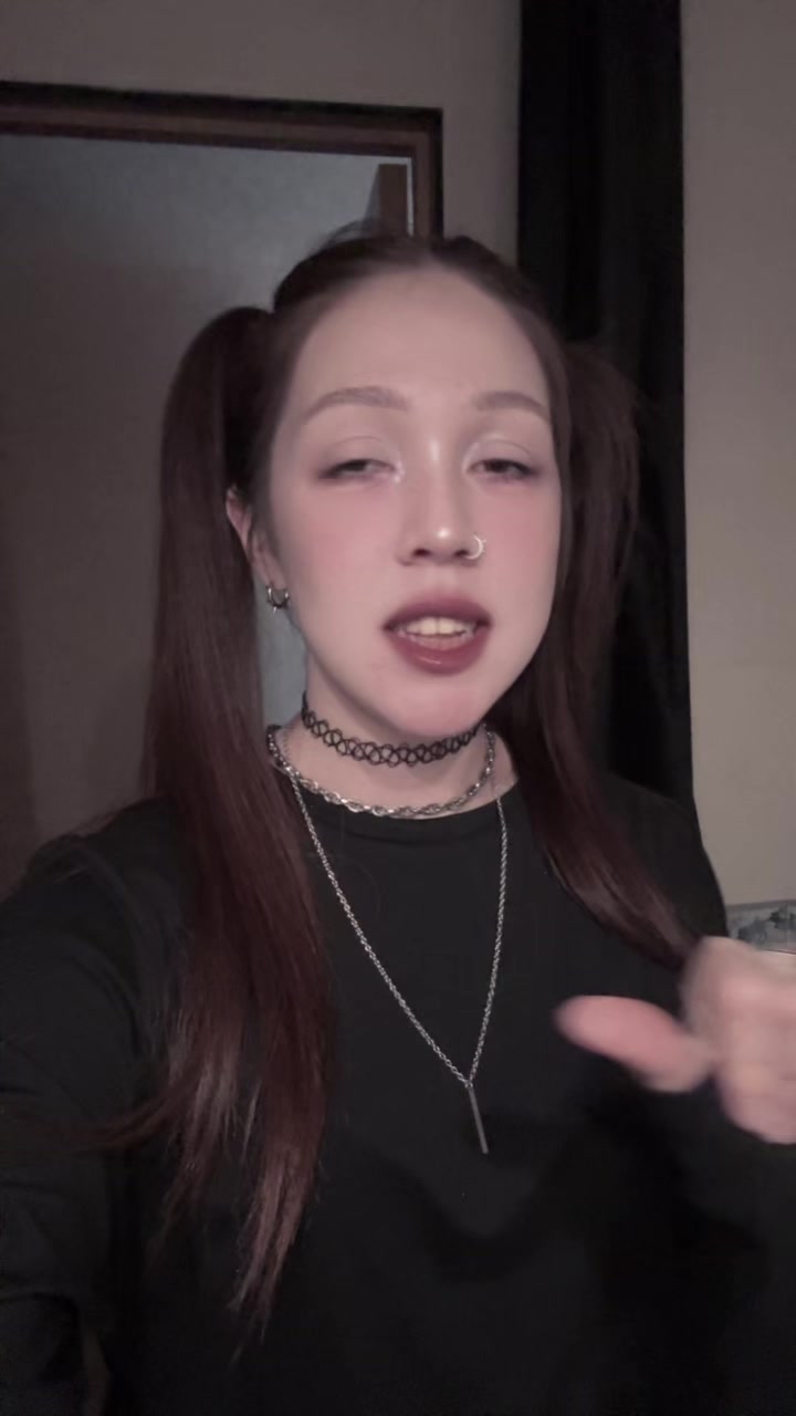 @Собаки лают на королеву