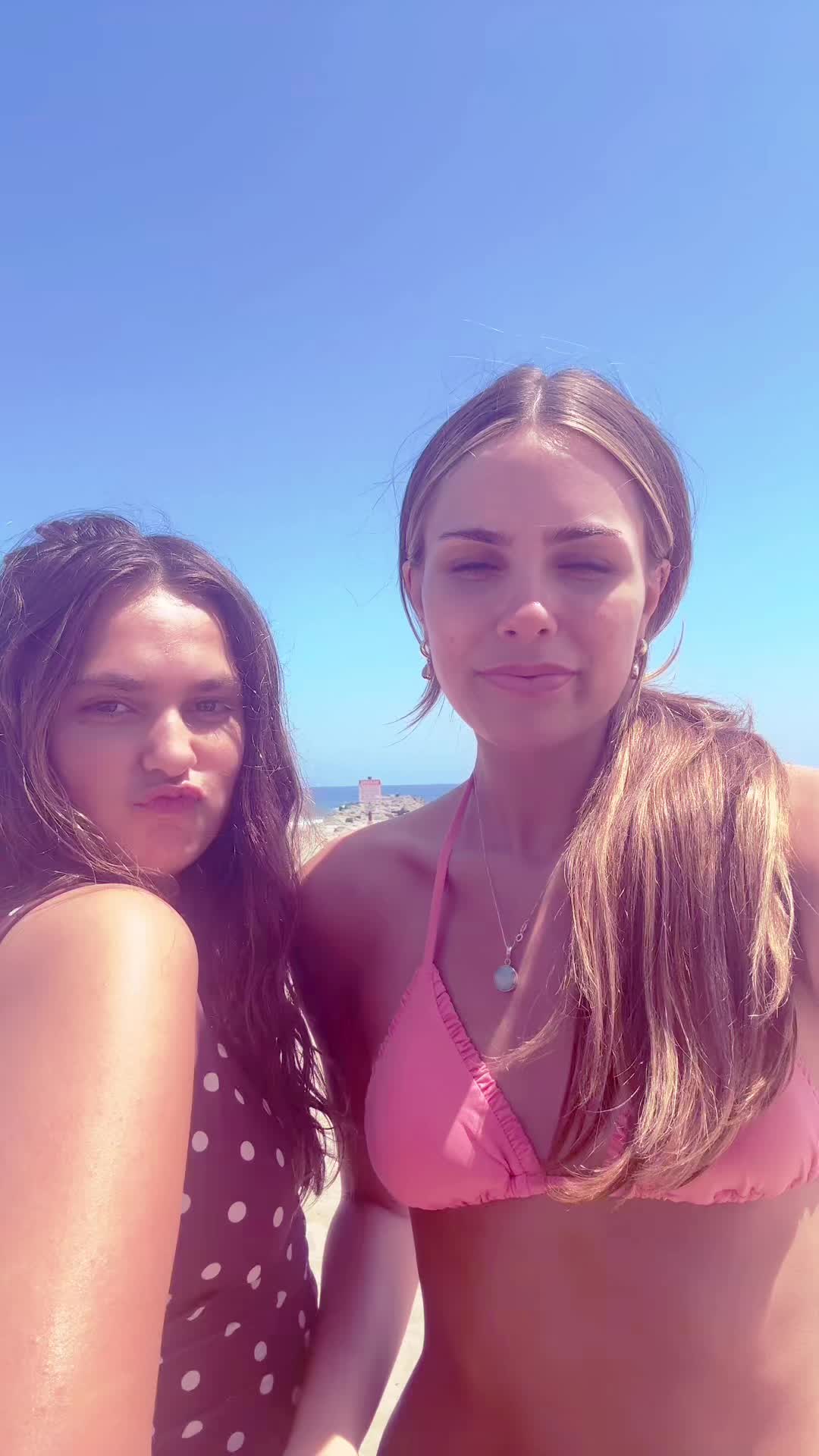 @EllieDickson