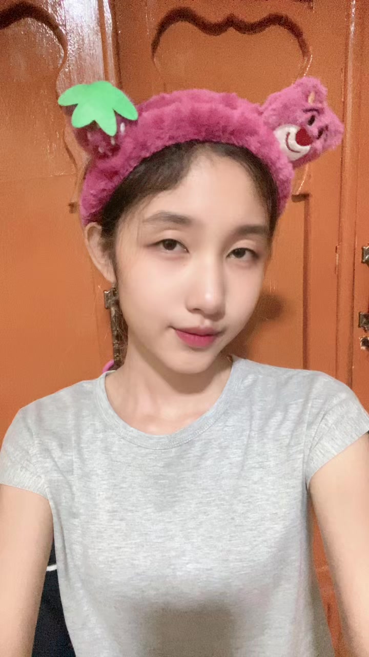 @𝐻𝑒lly