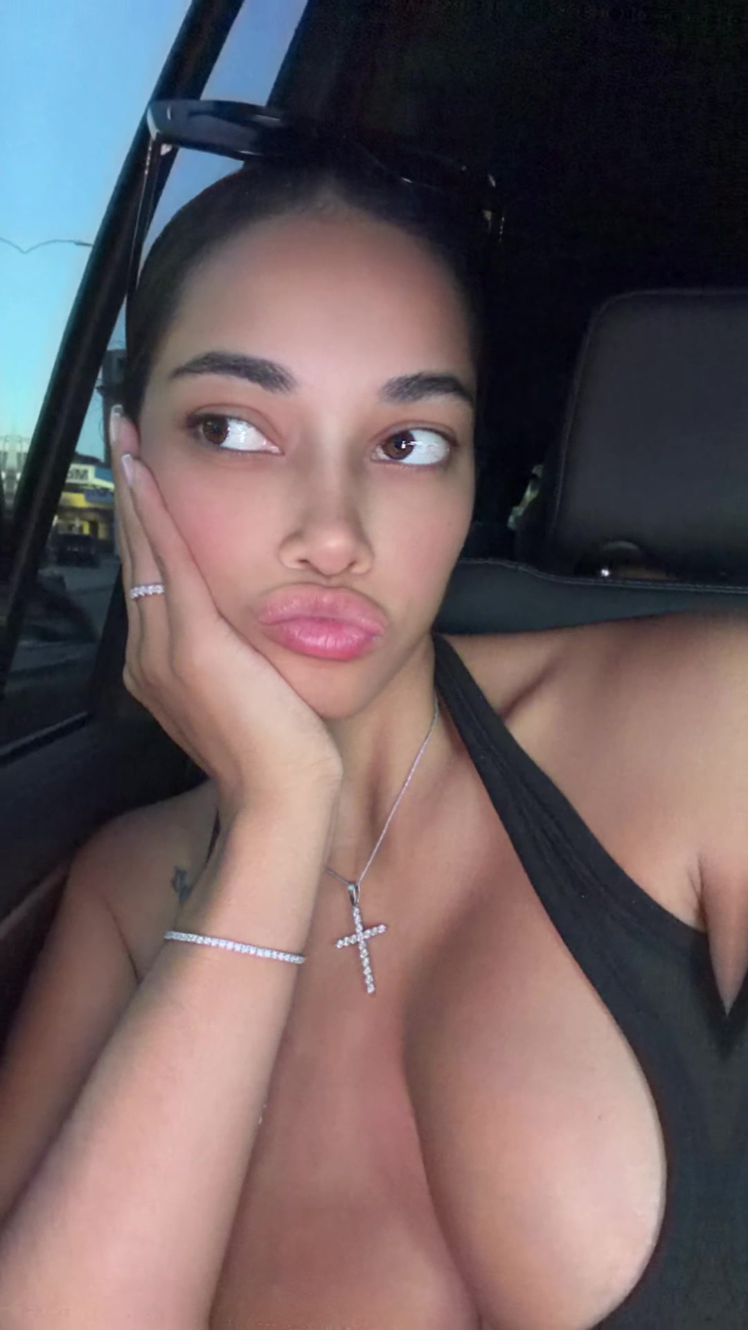 @mom_barbie_