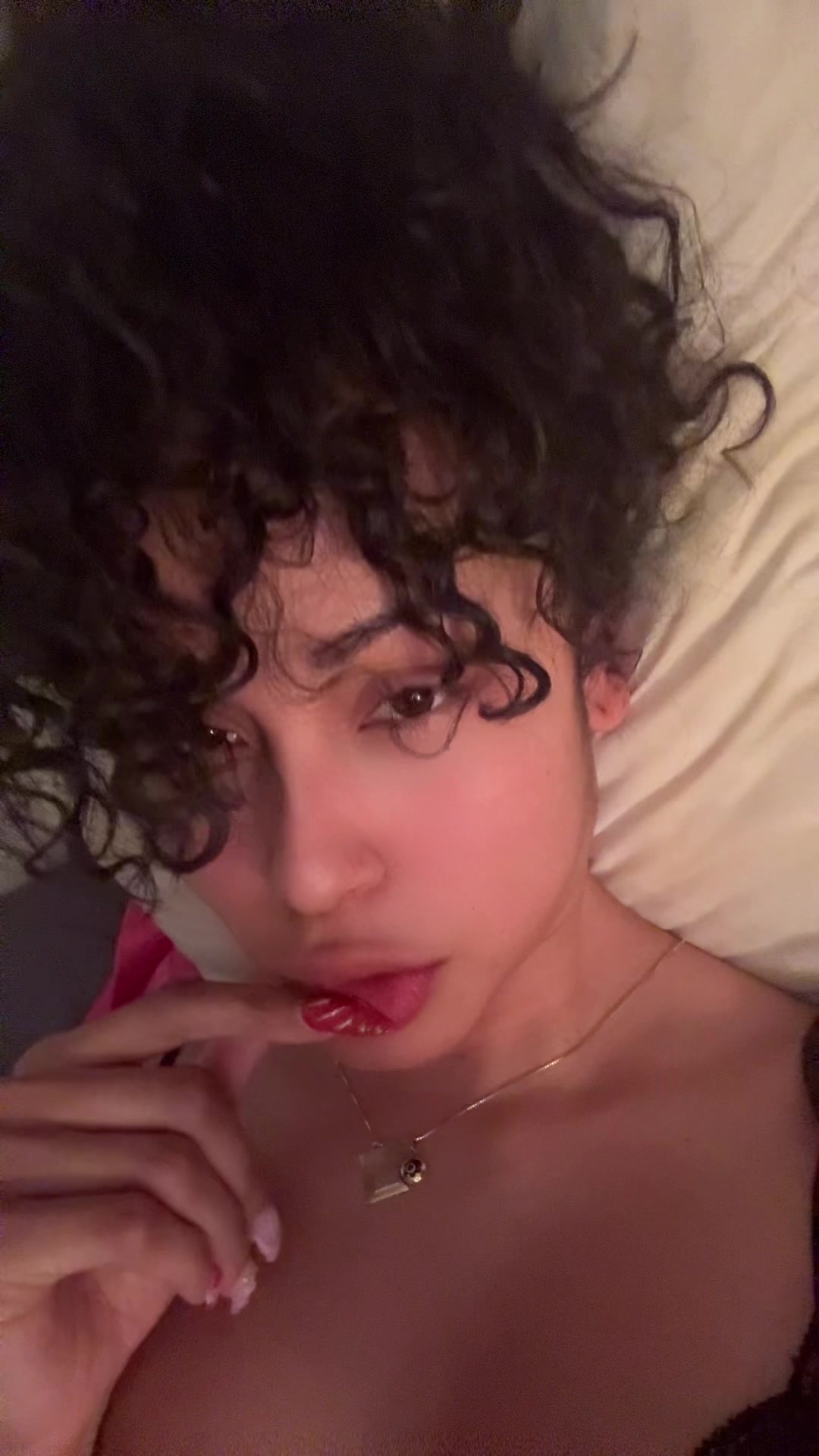 @ELLENIA MIONI