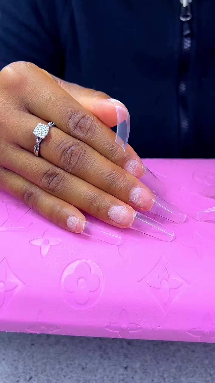 @MiMi 🎨🦋👑🦄