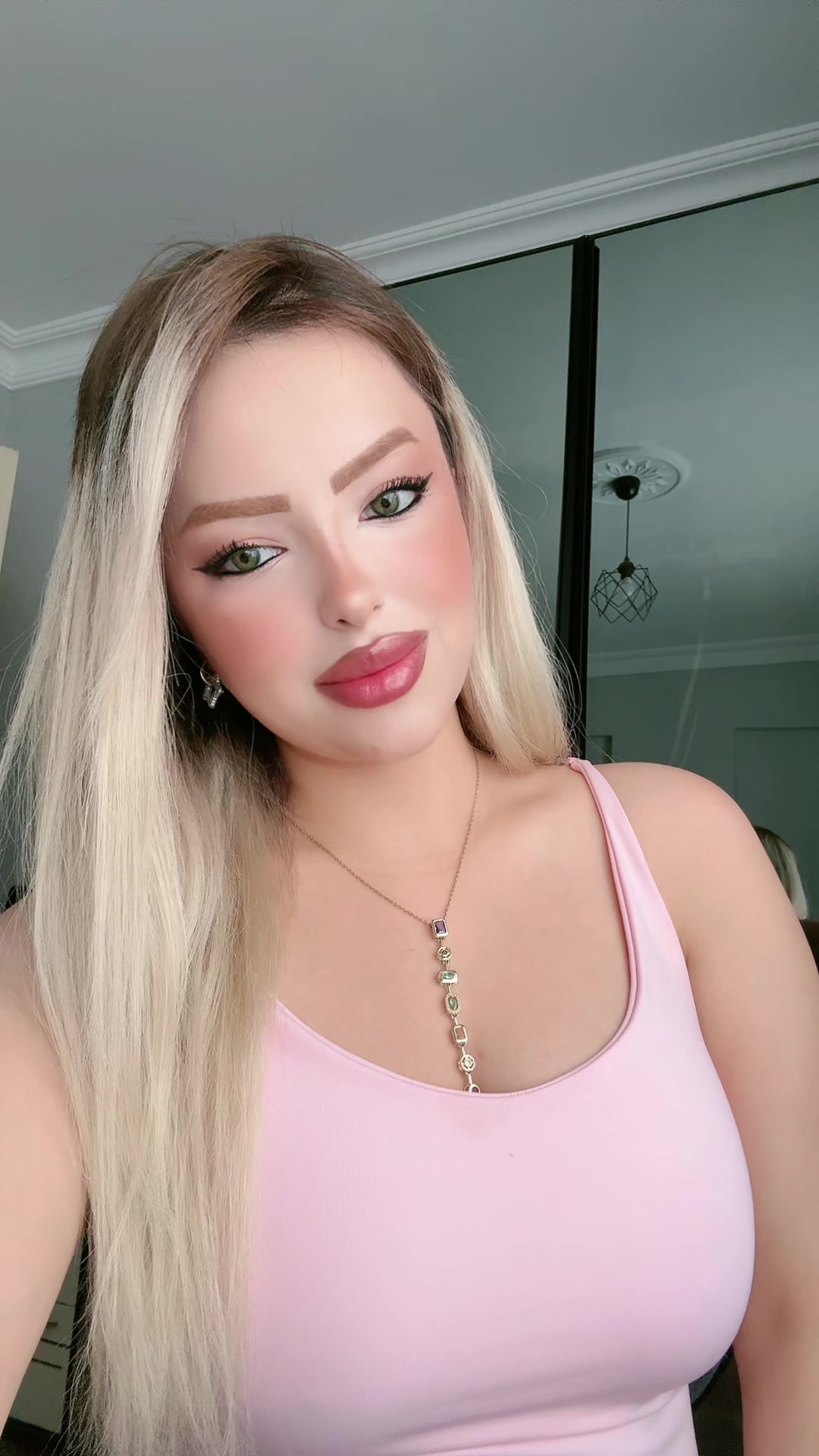 @𝐄🪶