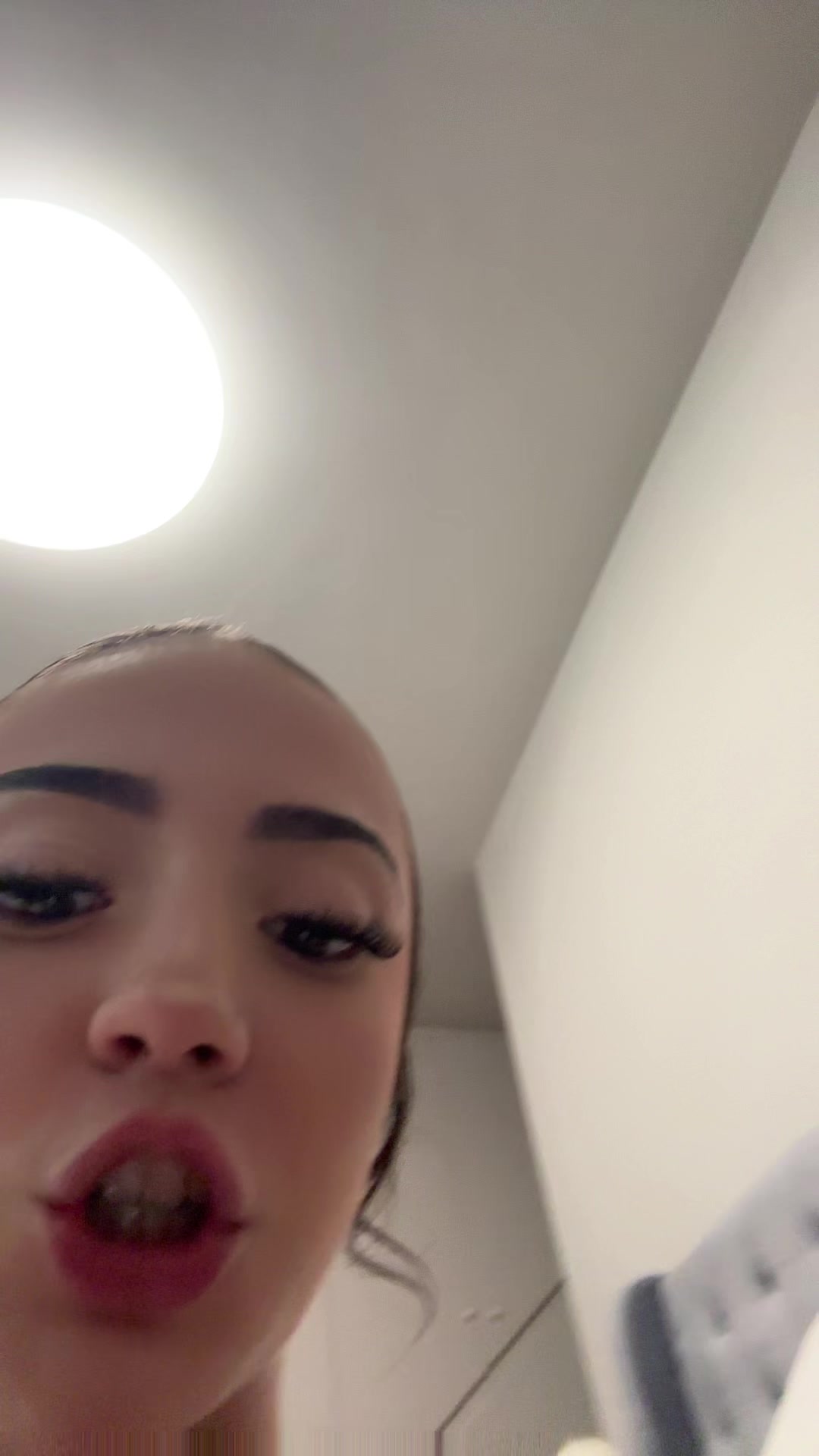 @lari📲
