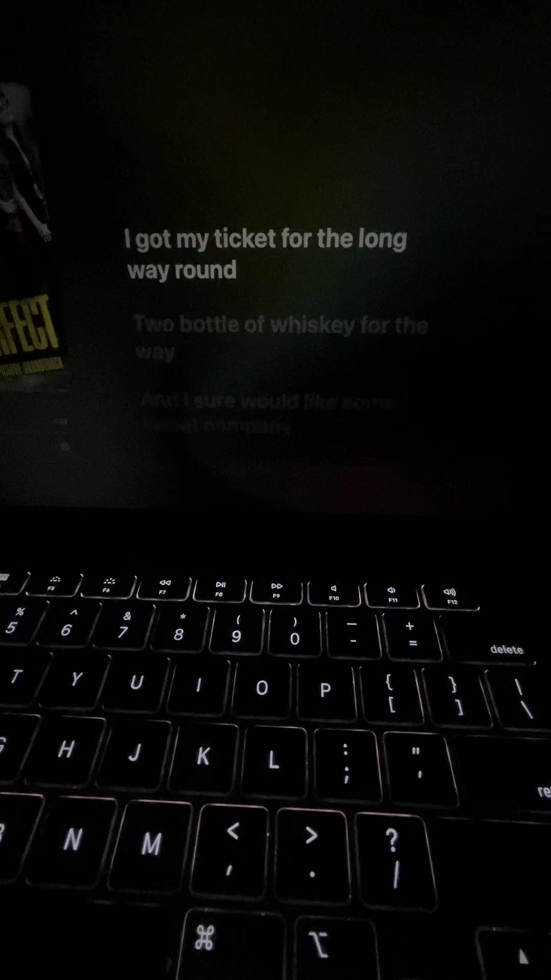 @🎧