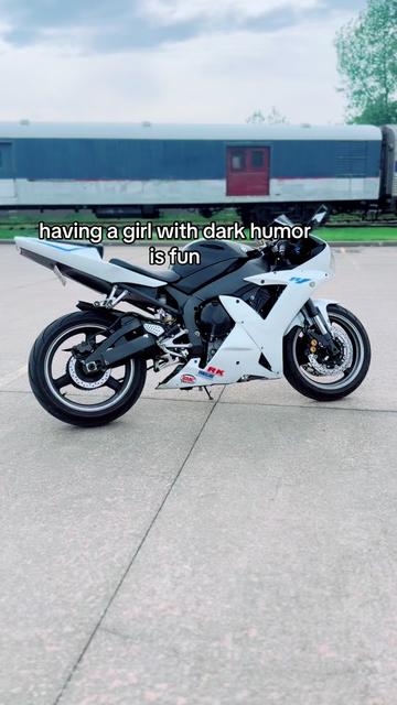 @syLLyMoto