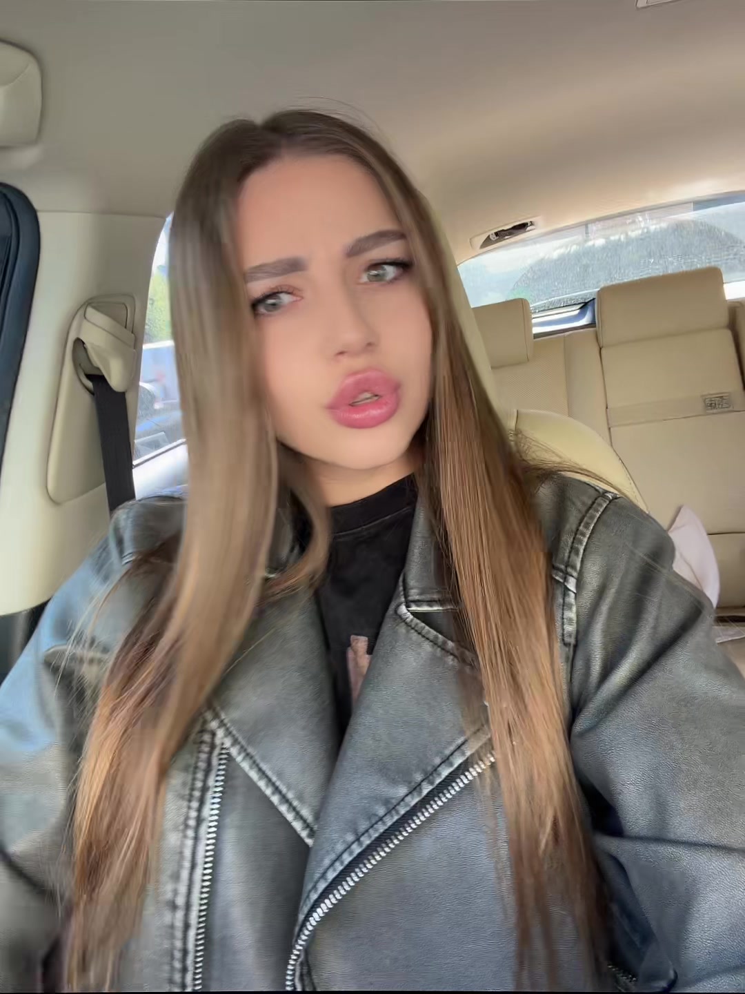 @arinalipska