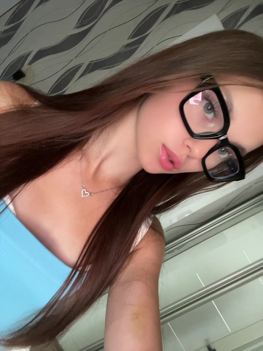 @анжелинка⁶⁷