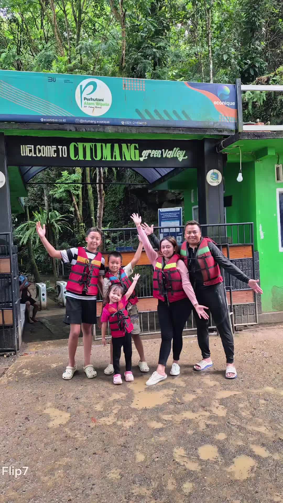 @Dewi Saptarani